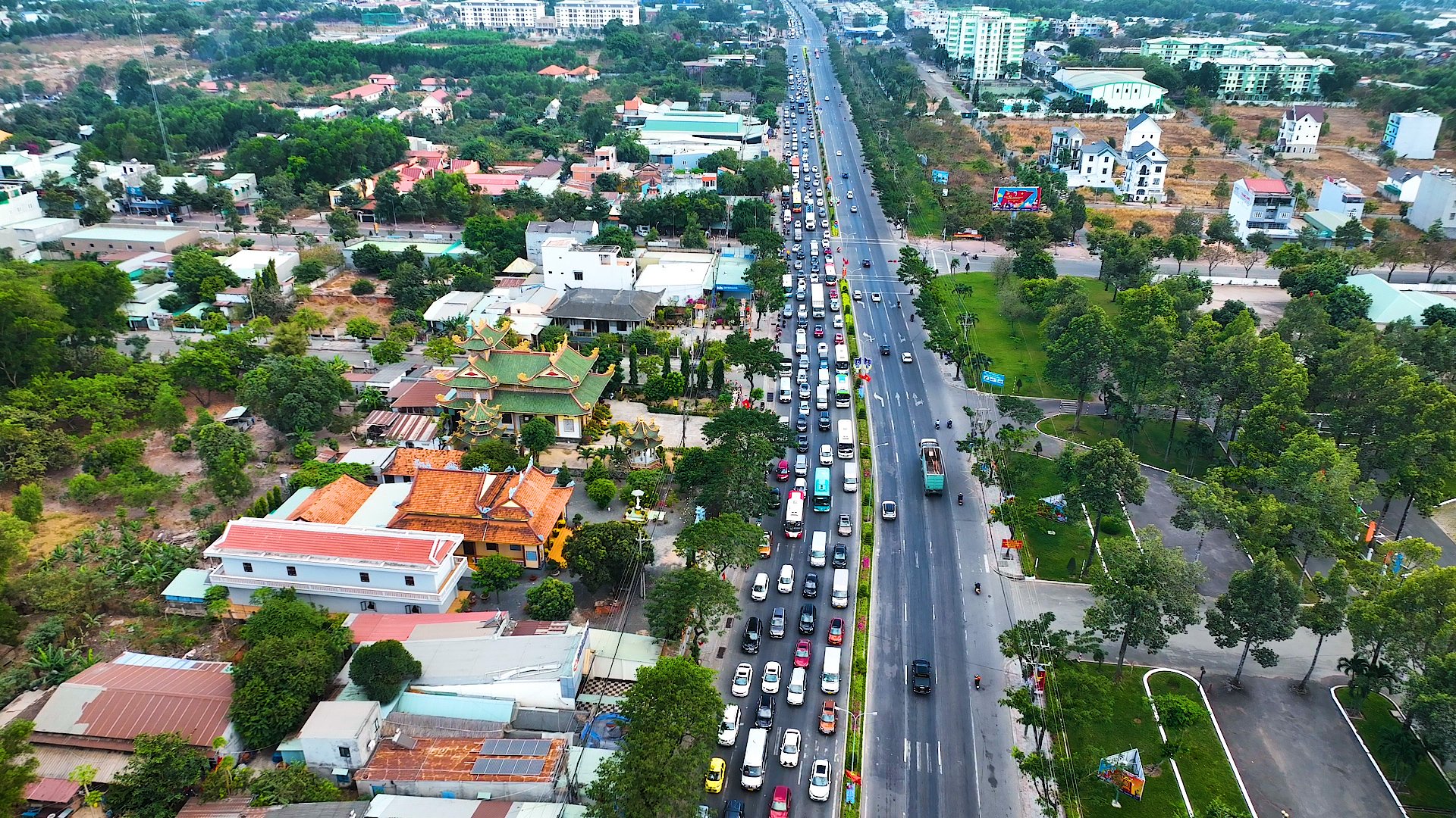 Quốc lộ 51 đi qua nhiều khu dân cư, cử tri kiến nghị lắp thêm biển báo về tốc độ để thuận lợi cho người tham gia giao thông.