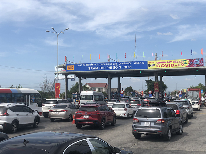 Việc dừng thu phí trên QL51 là niềm mong mỏi của người dân và doanh nghiệp vận tải.