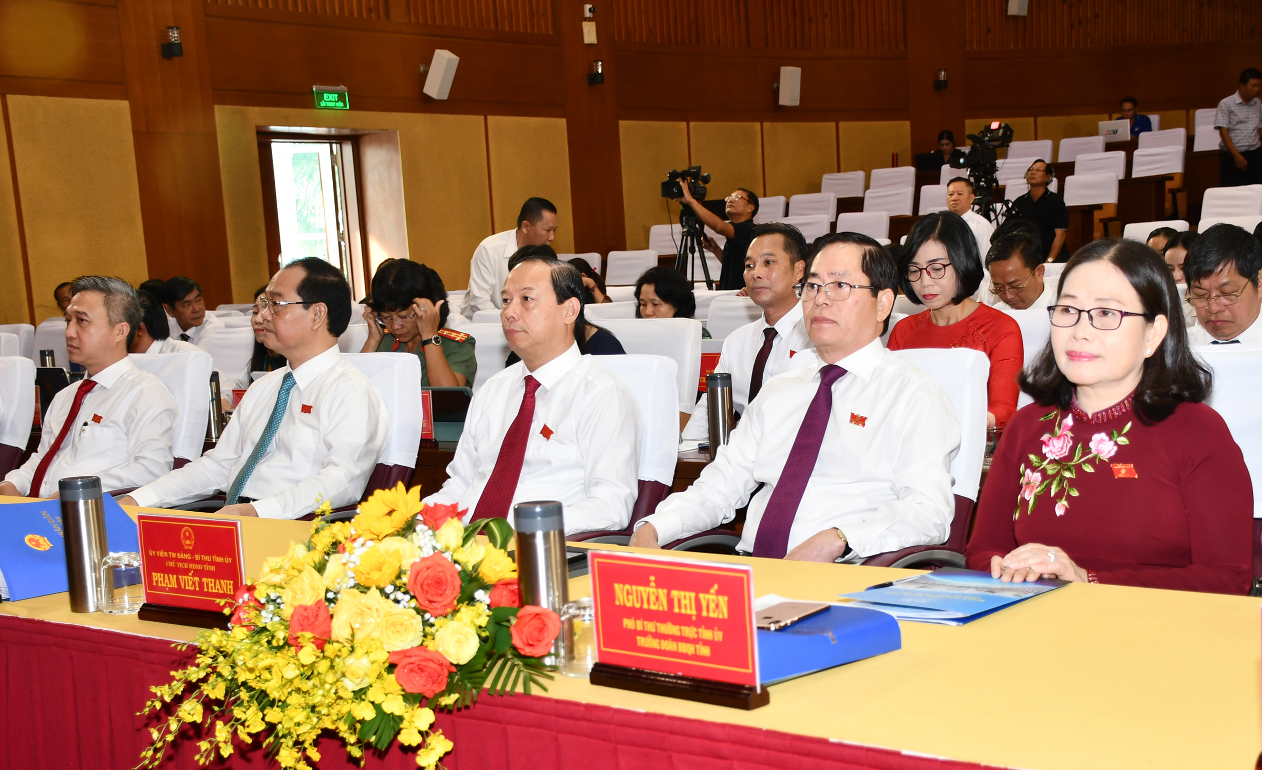 Các đại biểu tham dự kỳ họp