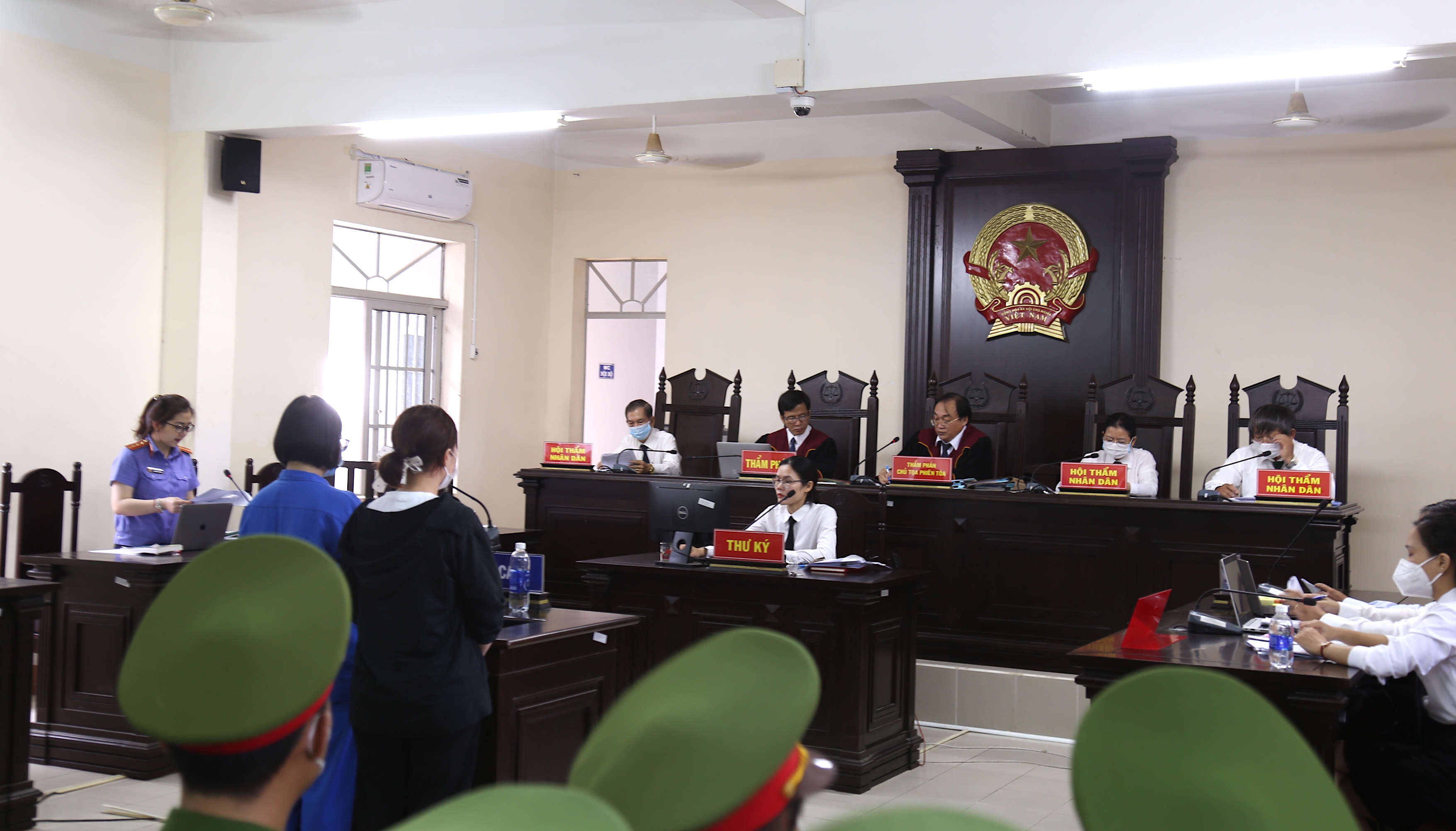 Toàn cảnh phiên xét xử.