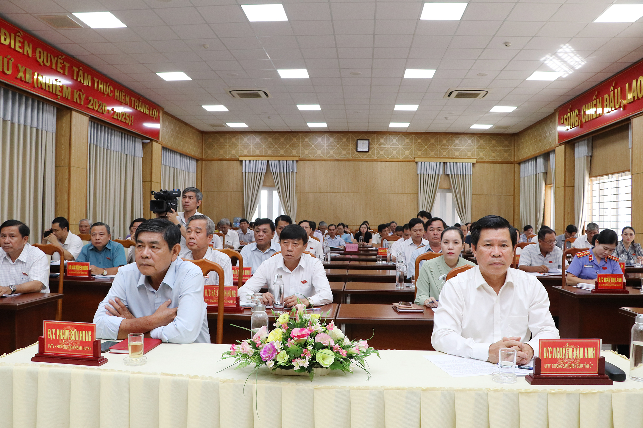 Các đại biểu tham dự hội nghị.