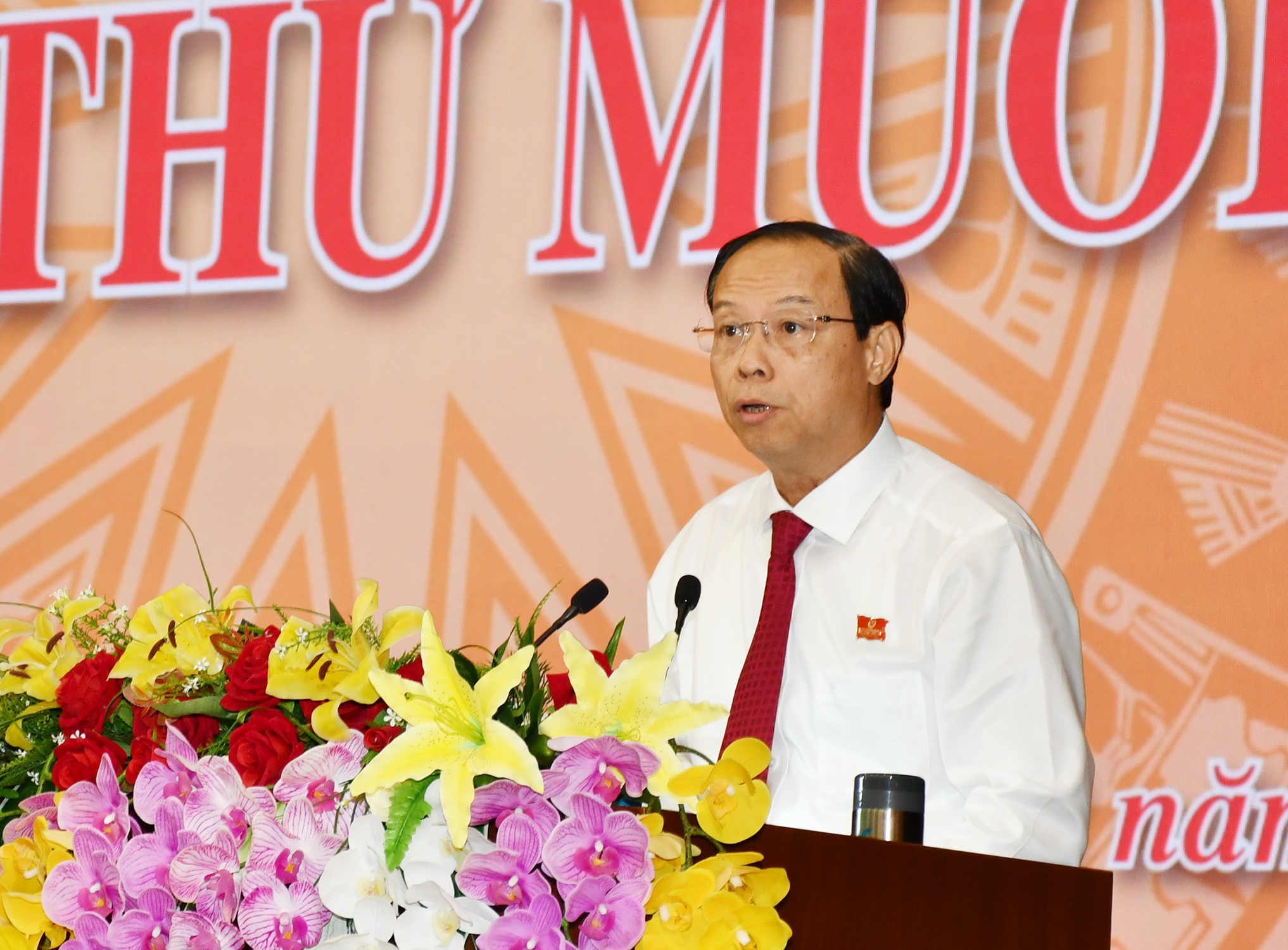 Ông Nguyễn Văn Thọ, Chủ tịch UBND tỉnh phát biểu tại kỳ họp