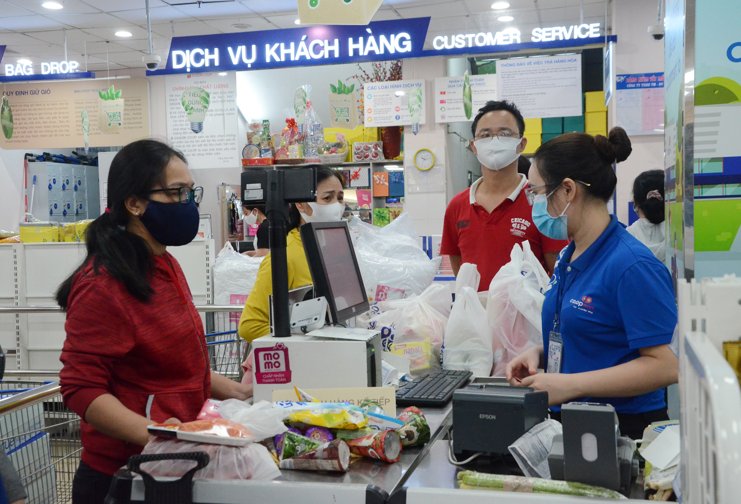 Người dân mua sắm tại siêu thị Copmark Vũng Tàu.