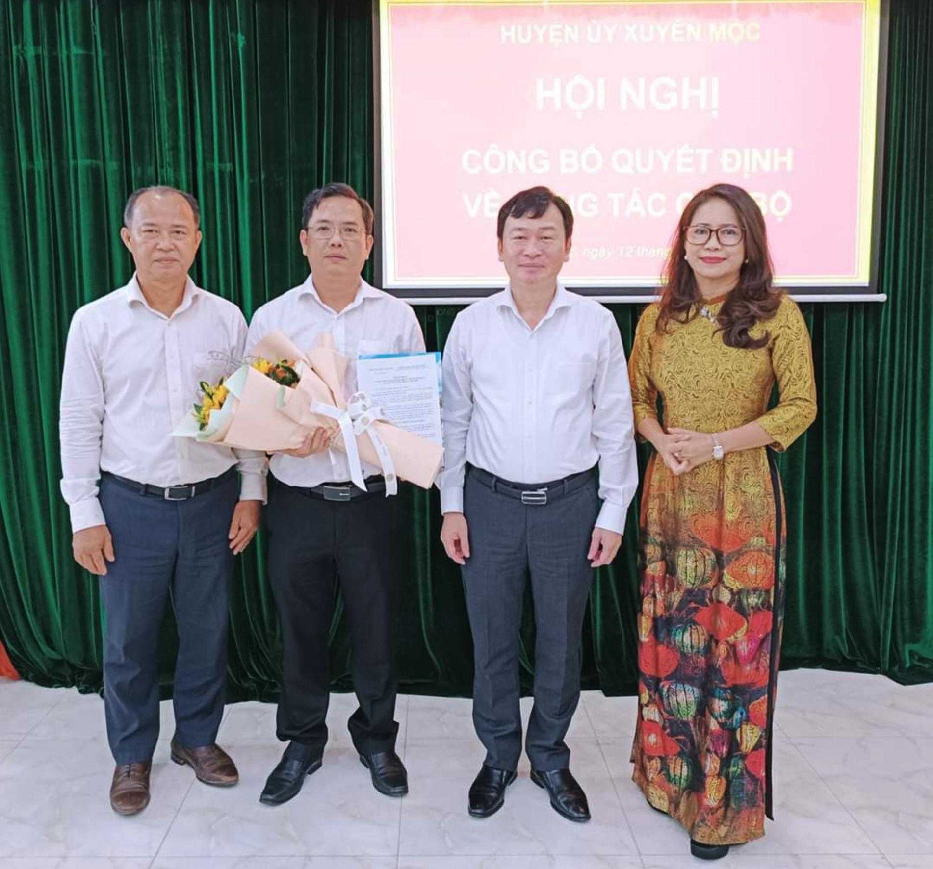 quyết định của Ban Thường vụ Tỉnh ủy về việc chuẩn y kết quả bầu bổ sung Ủy viên Ban Thường vụ Huyện ủy Xuyên Mộc, nhiệm kỳ 2020-2025, đối với ông Nguyễn Quốc Khanh, Ủy viên Ban chấp hành Đảng bộ huyện Xuyên Mộc - Bí thư Đảng ủy xã Bình Châu.