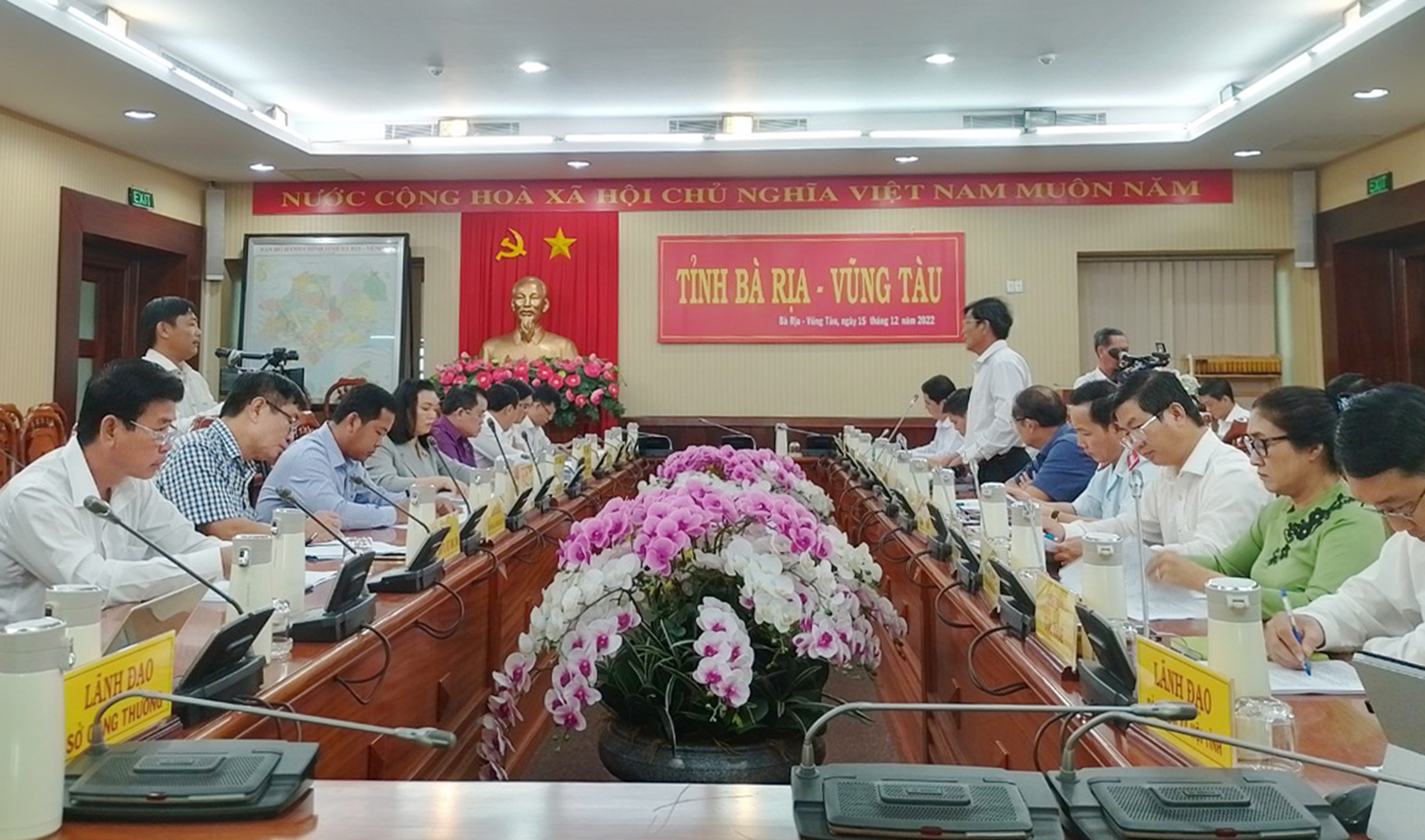 Quang cảnh buổi làm việc