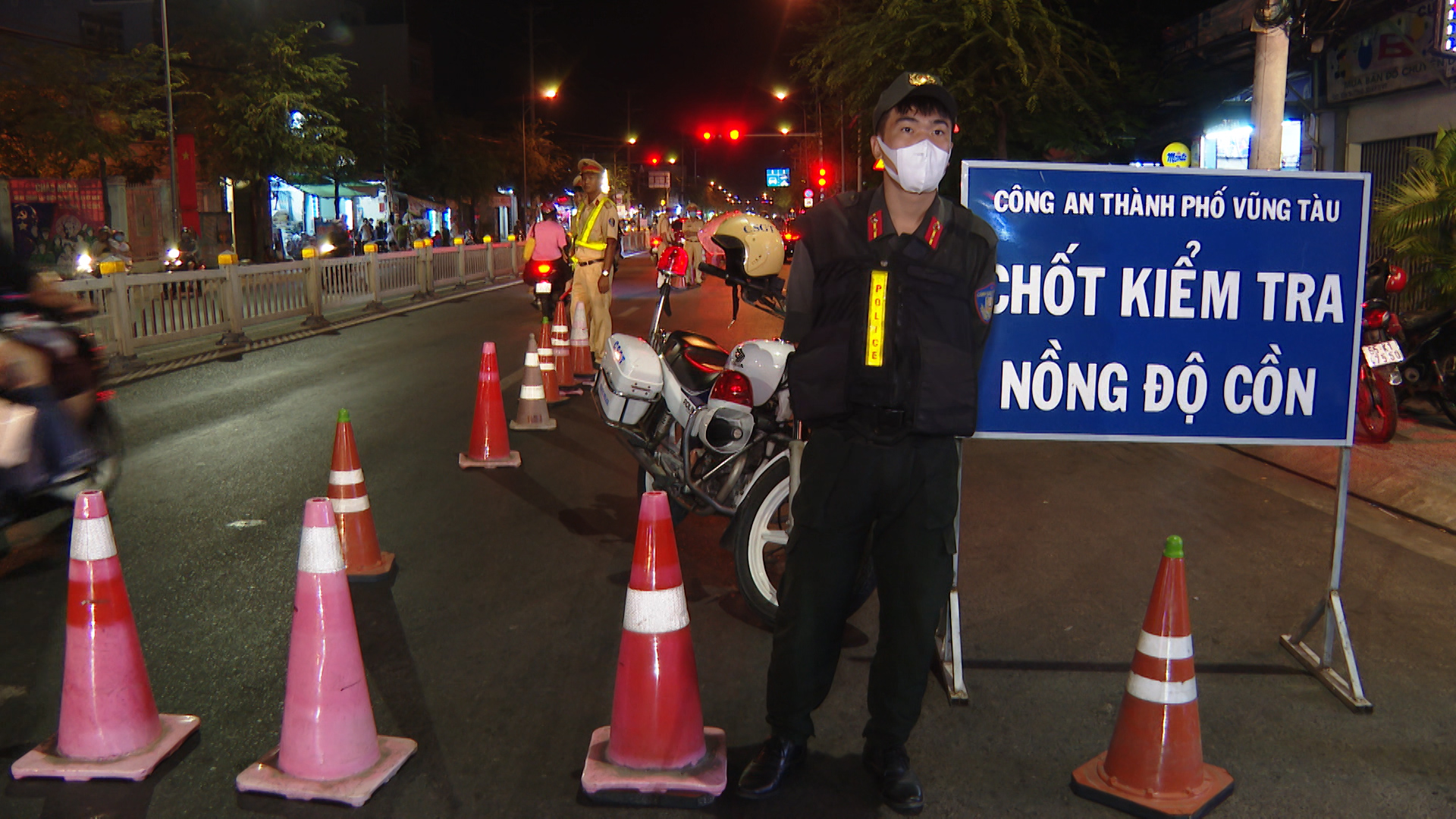 Đội Cảnh sát giao thông và Trật tự-Công an TP.Vũng Tàu đã tiến hành kiểm tra nồng độ cồn đối với người điều khiển phương tiện lưu thông trên đường 30/4 