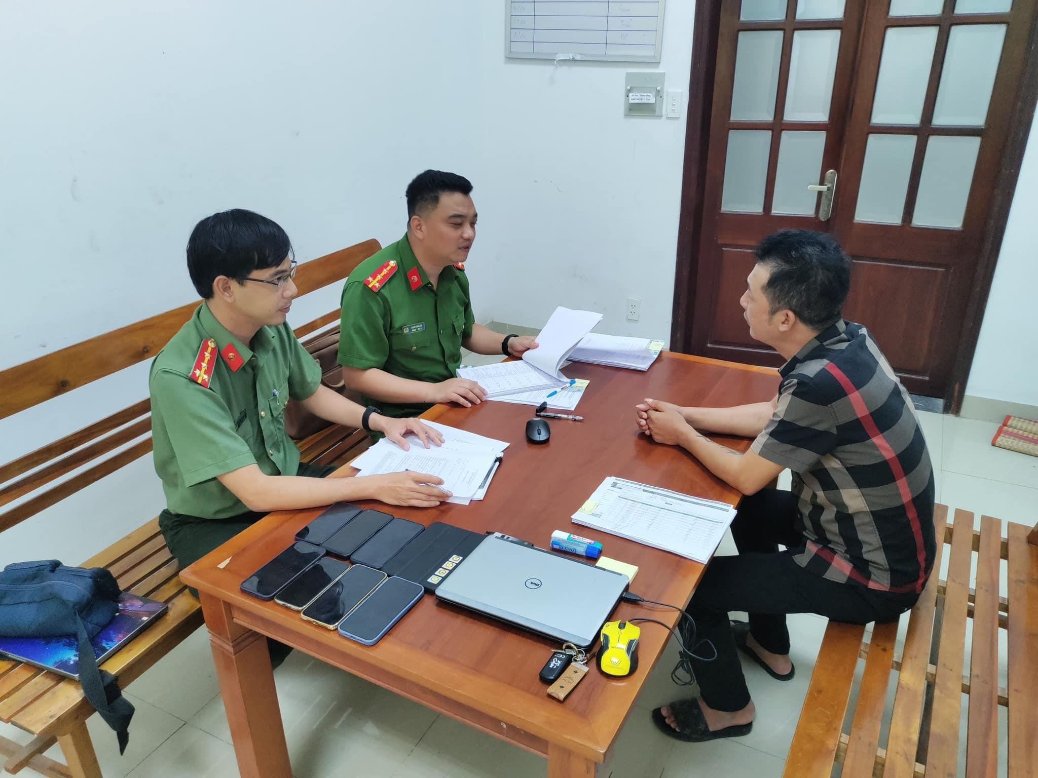 Cơ quan công an làm việc với 1 đối tượng