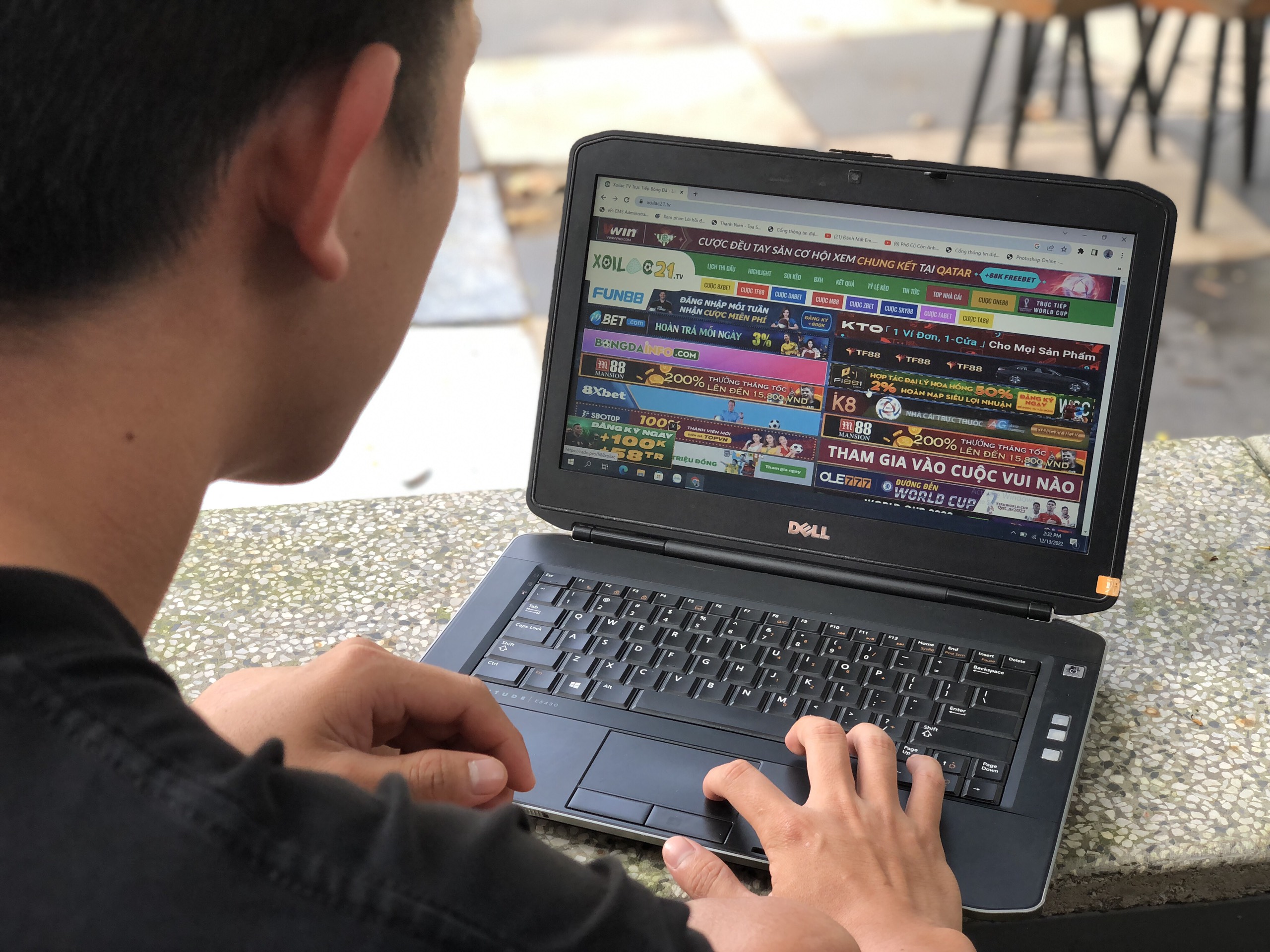 Website tên Xoilac21.tv thường xuyên quảng cáo các trang cá cược  trực tuyến và lôi kéo con bạc nạp tiền tham gia.