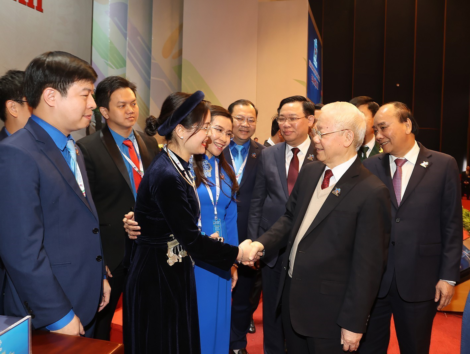 Tổng Bí thư Nguyễn Phú Trọng cùng các đồng chí lãnh đạo Đảng, Nhà nước với các đại biểu dự đại hội. Ảnh: TRÍ DŨNG