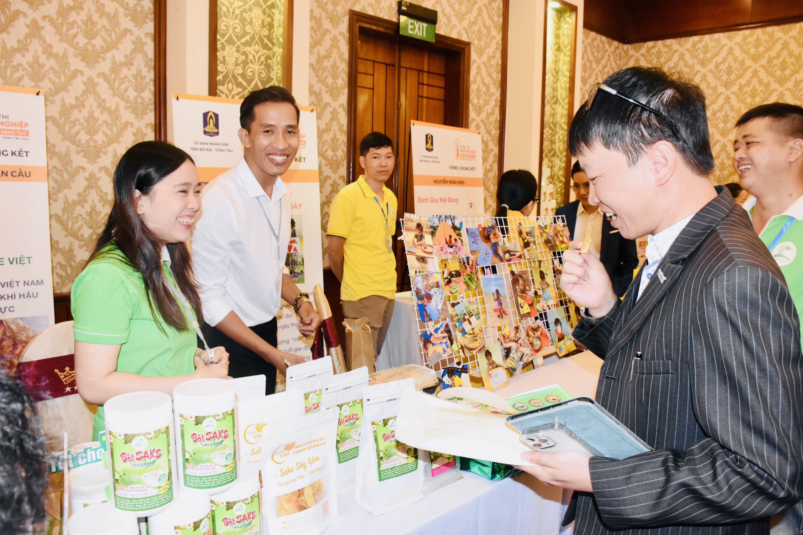 Công ty TNHH Sake Toàn Cầu trưng bày, giới thiệu sản phẩm tại ngày hội
