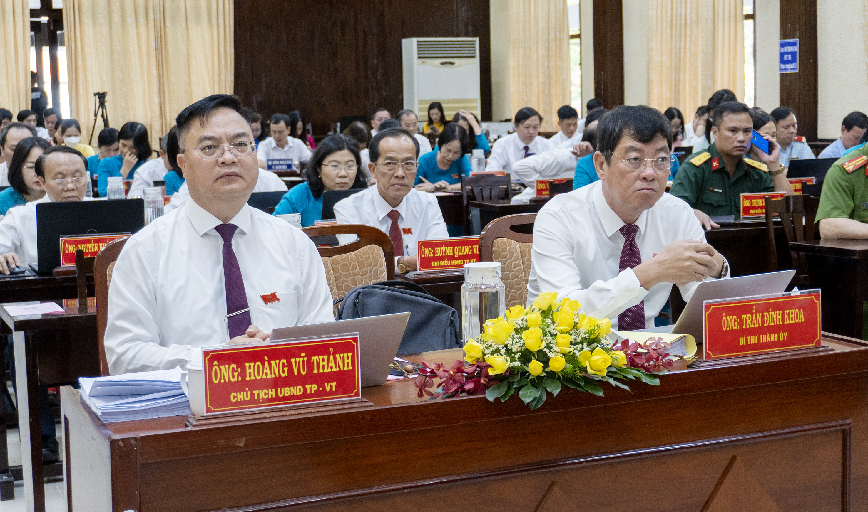 Lãnh đạo Thành ủy, UBND và các đại biểu HĐND TP. Vũng Tàu tham dự Kỳ họp.