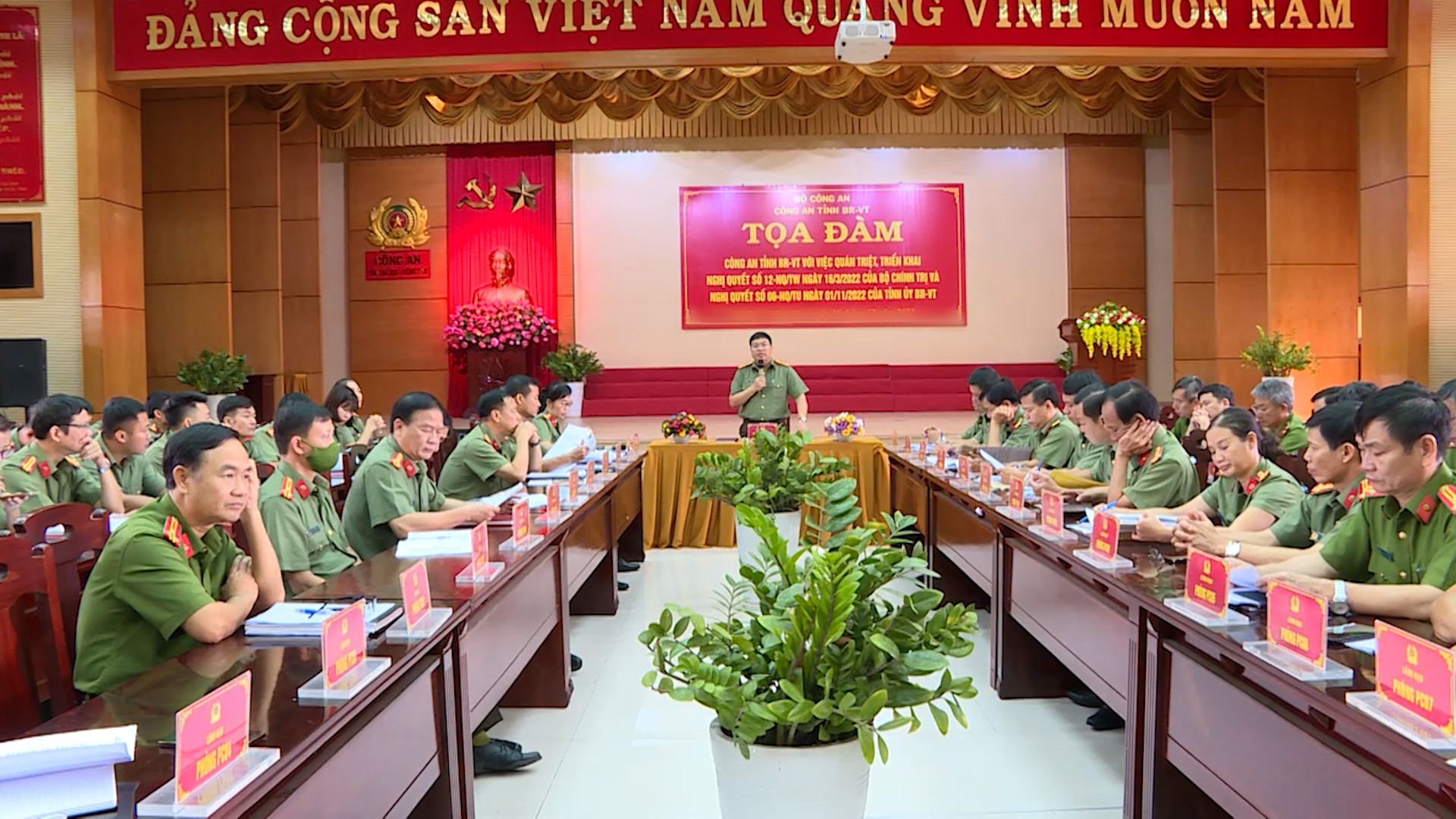 Thượng tá Lương Đức Minh, Phó Giám đốc Công an tỉnh phát biểu kết luận buổi toạ đàm.