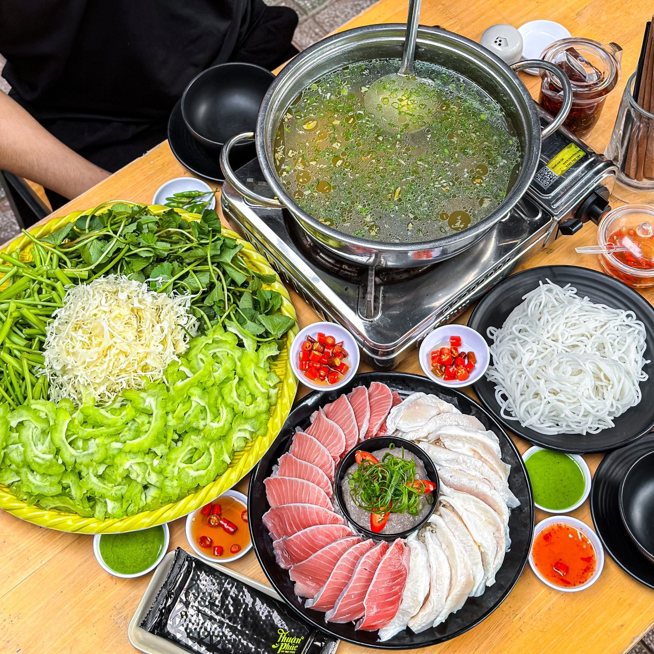 Món lẩu cá ngừ gân cá ngừ đại dương Thuận Phúc.