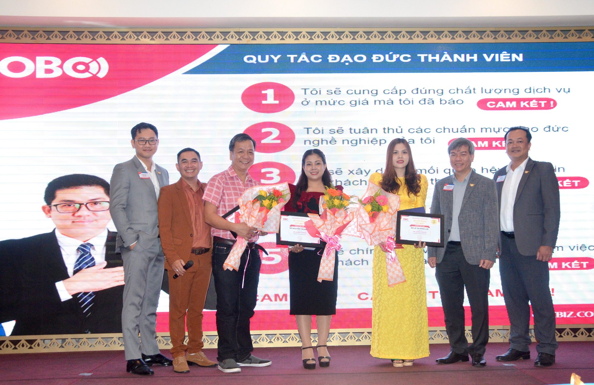 Kết nạp thành viên mới.
