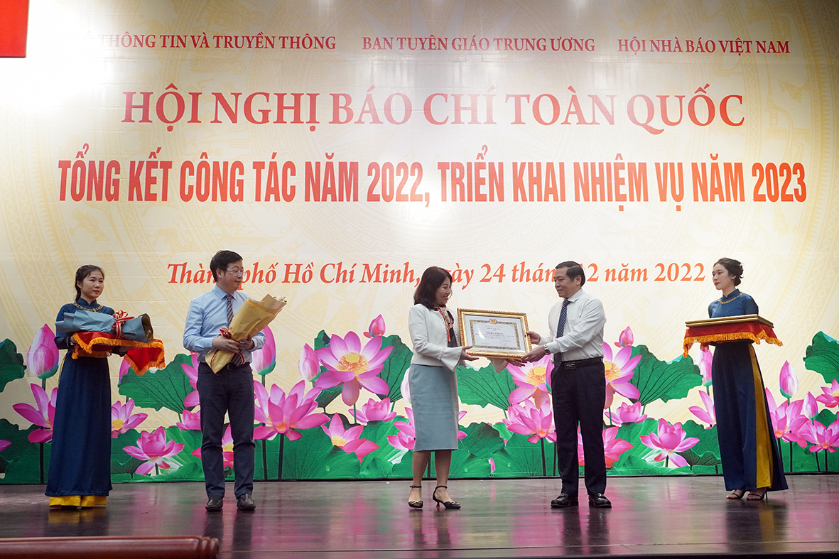 Đài PT-TH tỉnh là một trong những tập thể được nhận Bằng khen của Ban Tuyên giáo Trung ương vì có thành tích xuất sắc trong công tác báo chí năm 2022.