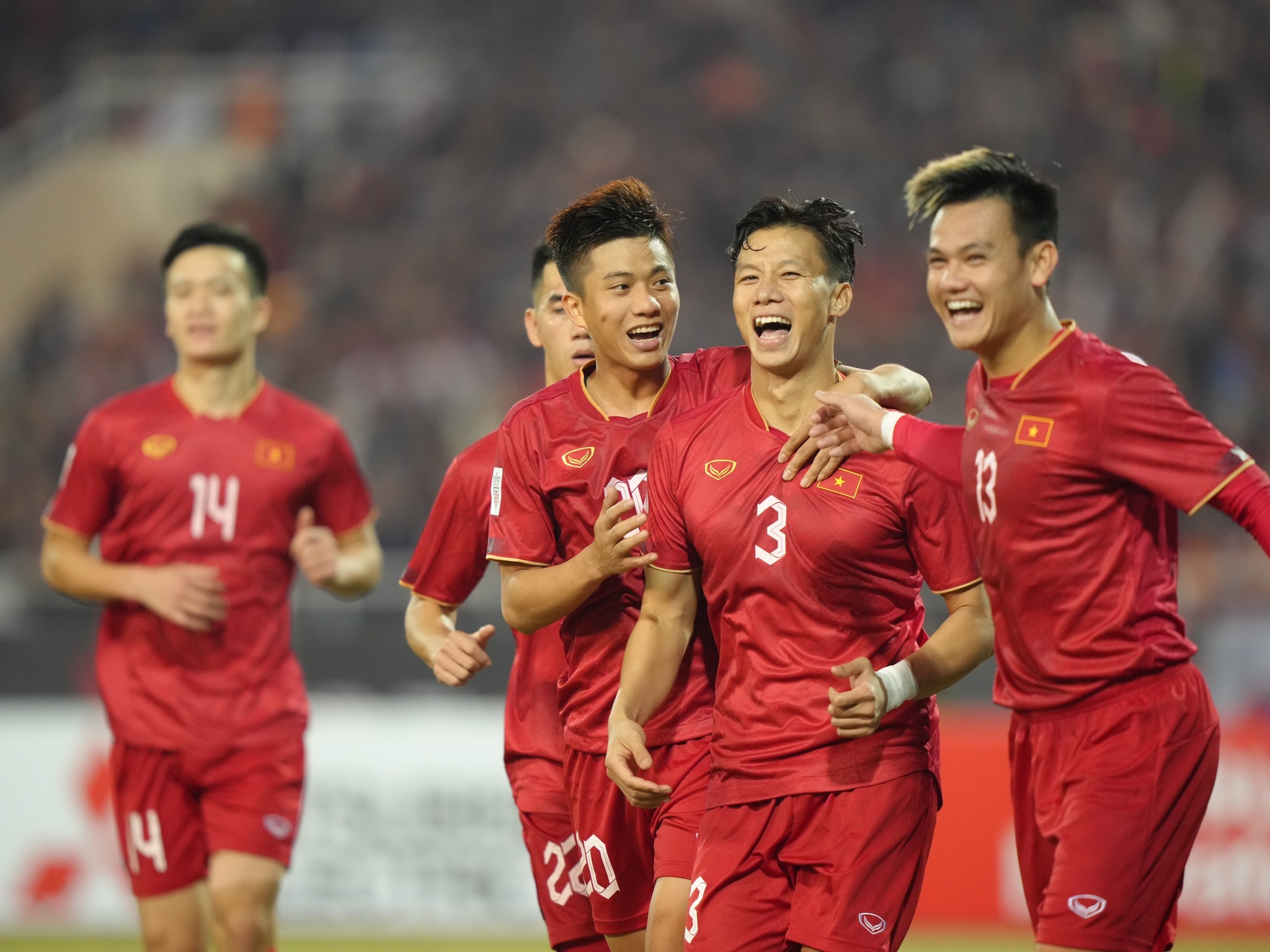 Niềm vui của các cầu thủ Việt Nam sau chiến thắng 3-0 trước Malaysia. Ảnh: TNO