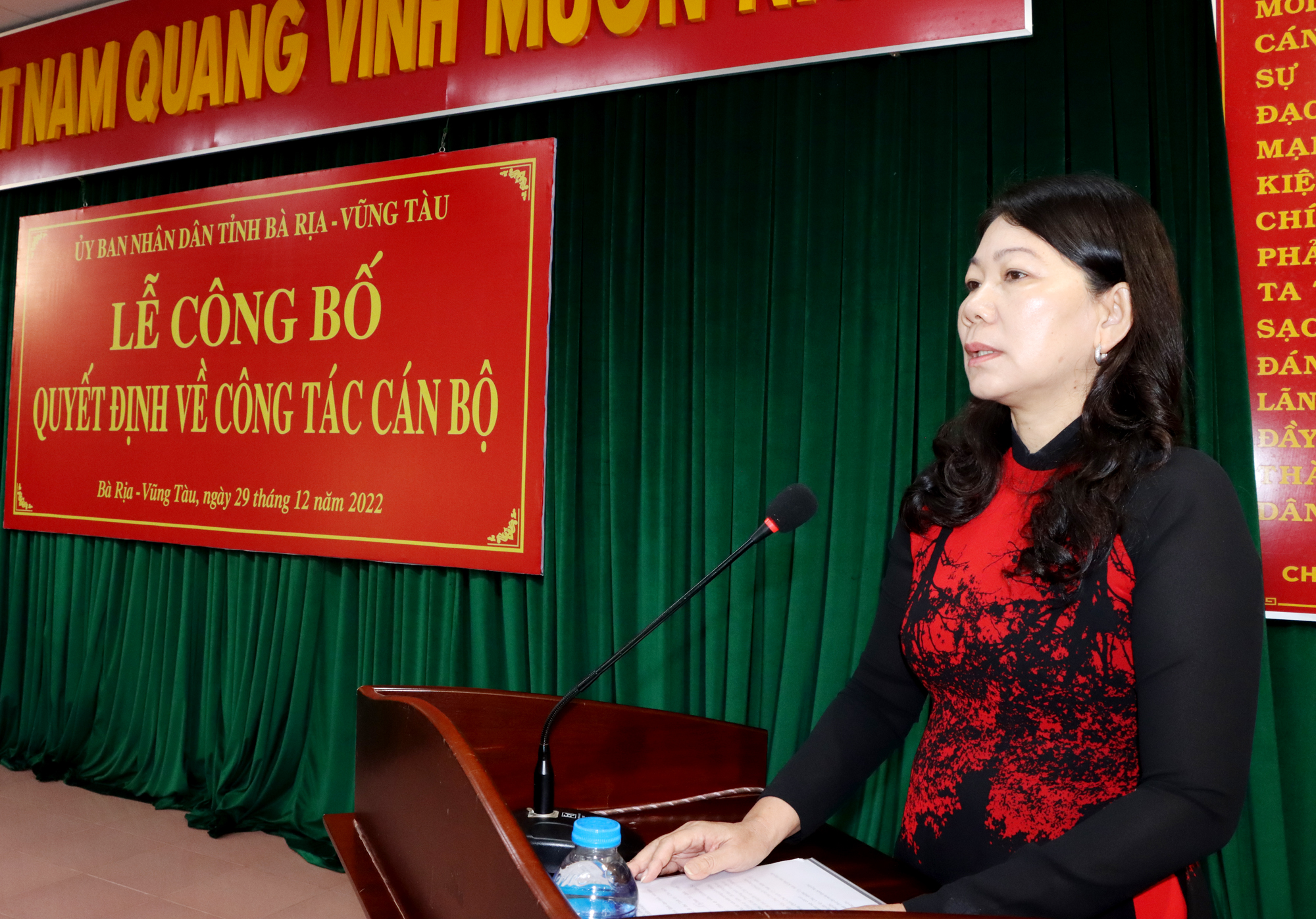 Bà Đỗ Thị Hồng, Chủ tịch UBND huyện Đất Đỏ phát biểu nhận nhiệm vụ.