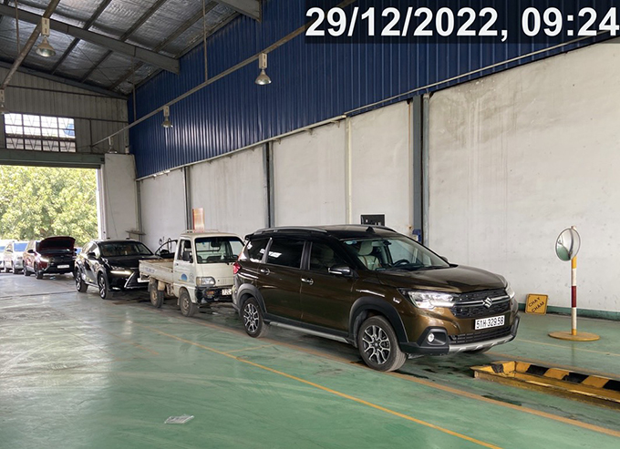 Nhiều xe mang biển số TP.Hồ Chí Minh vào đăng kiểm tại Trung tâm Đăng kiểm xe cơ giới 7203D-Bà Rịa-Vũng Tàu.