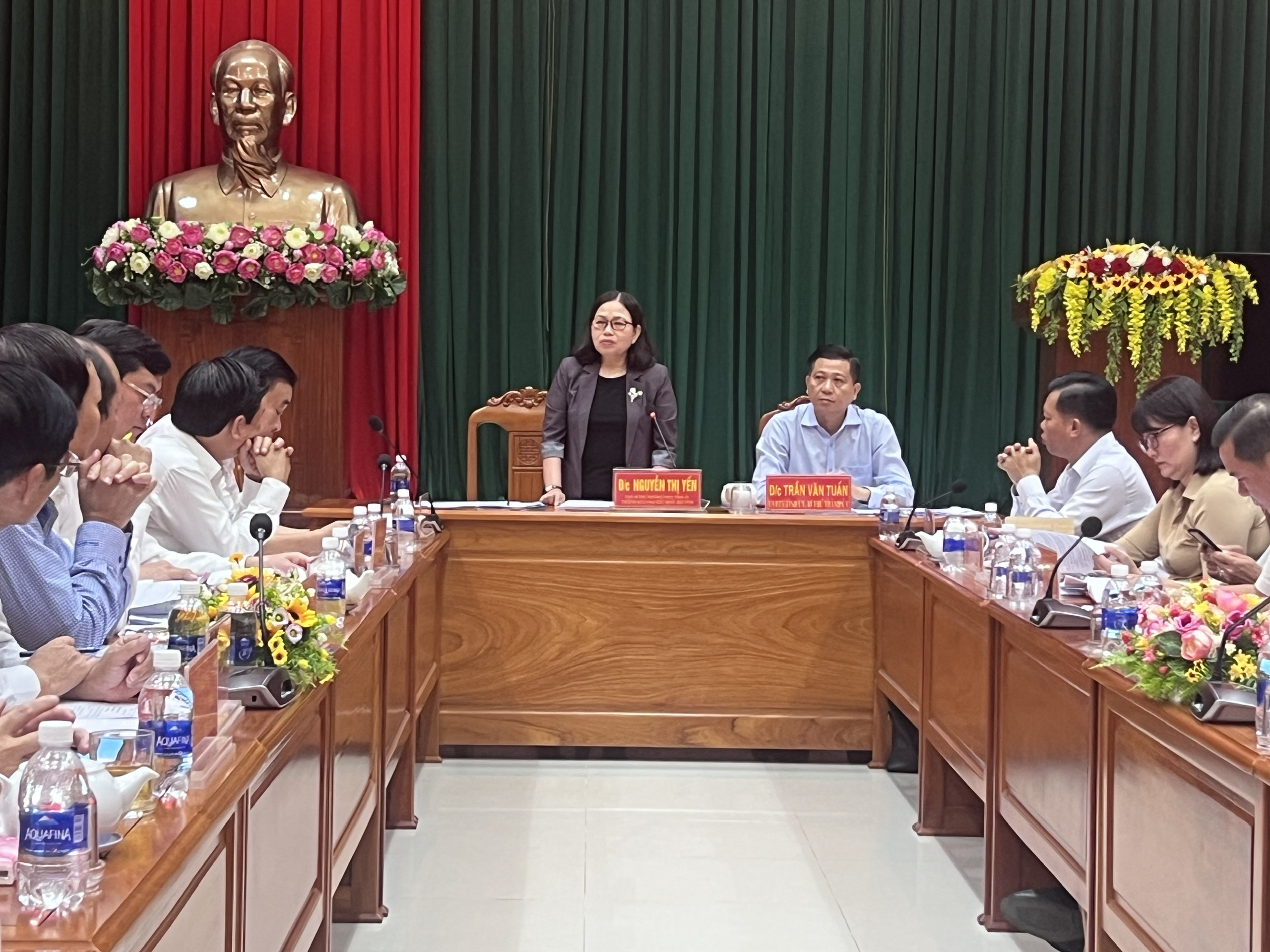 Bà Nguyễn Thị Yến, Phó Bí thư Thường trực Tỉnh ủy, Trưởng Đoàn ĐBQH tỉnh phát biểu chỉ đạo tại buổi làm việc.