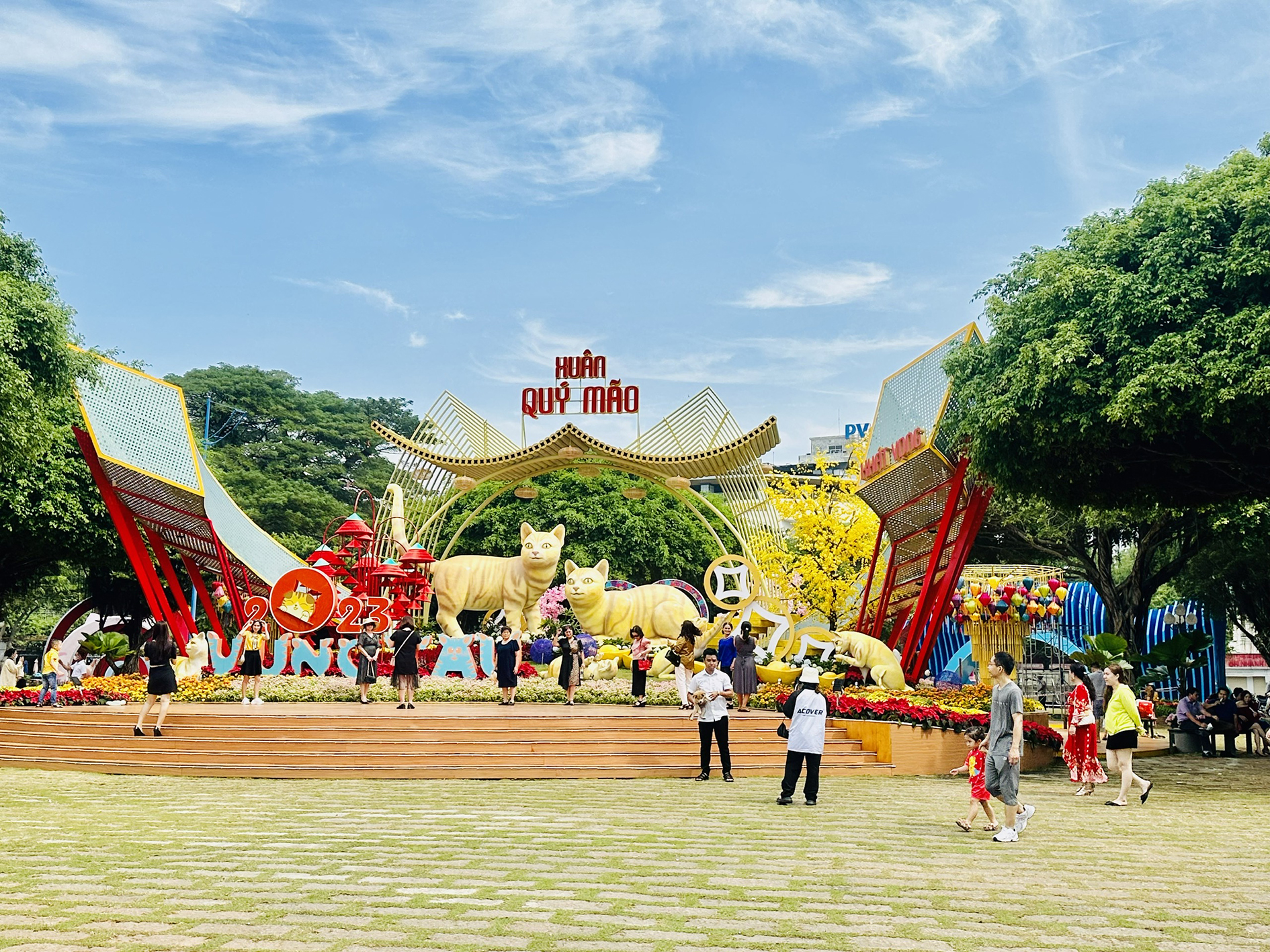 Hội Hoa Xuân TP. Vũng Tàu tổ chức sớm đã thu hút rất đông người dân và du khách đến tham quan, thưởng lãm.
