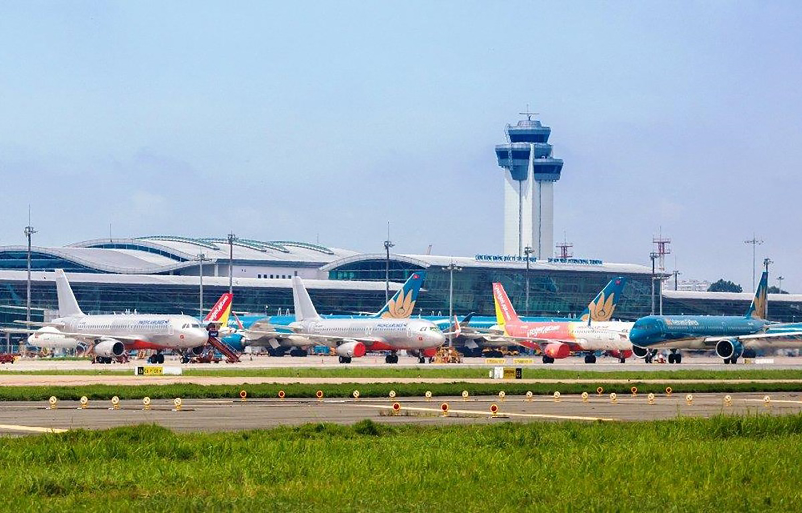 Máy bay của các hãng hàng không tại sân bay Tân Sơn Nhất.