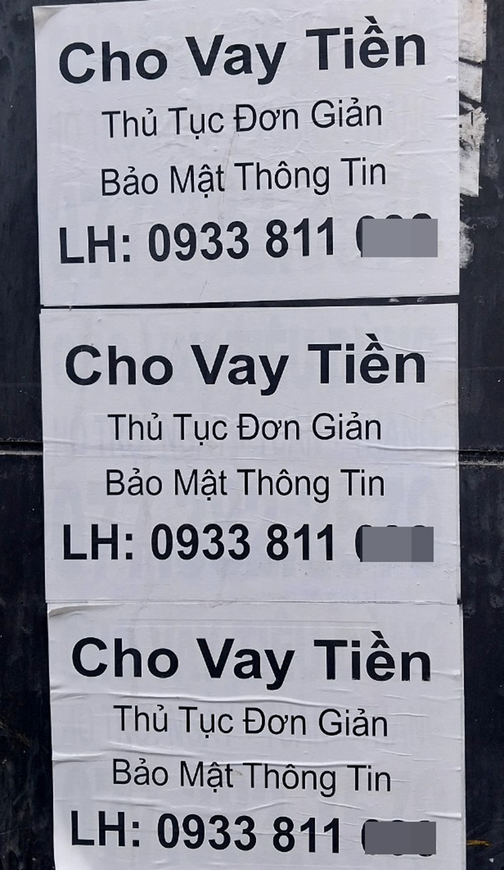 Tờ rơi chứa nội dung cho vay tiền nhanh gọn cùng với thủ tục rất đơn giản được dán khắp nơi.