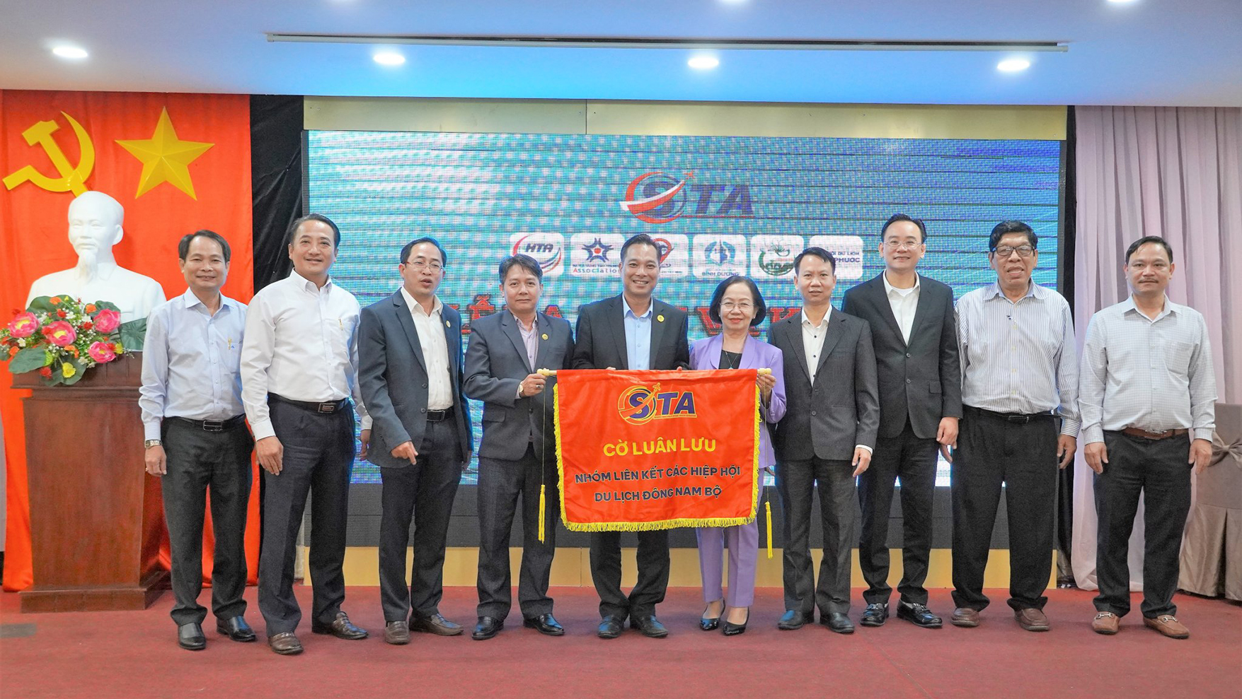 HHDL Bà Rịa-Vũng Tàu nhận cờ luân lưu trưởng ban đại diện Nhóm liên kết năm 2023
