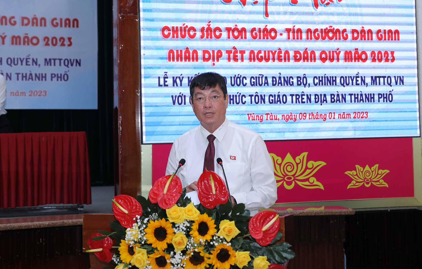 Bí thư Thành ủy Trần Đình Khoa phát biểu Chúc mừng năm mới an khang, thịnh vượng tới đại diện các tổ chức tôn giáo.