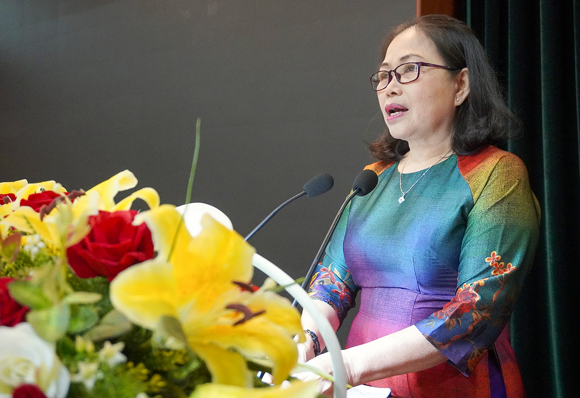 Bà Nguyễn Thị Yến, Phó Bí thư Thường trực Tỉnh ủy, Trưởng Đoàn ĐBQH tỉnh phát biểu tại Hội nghị.