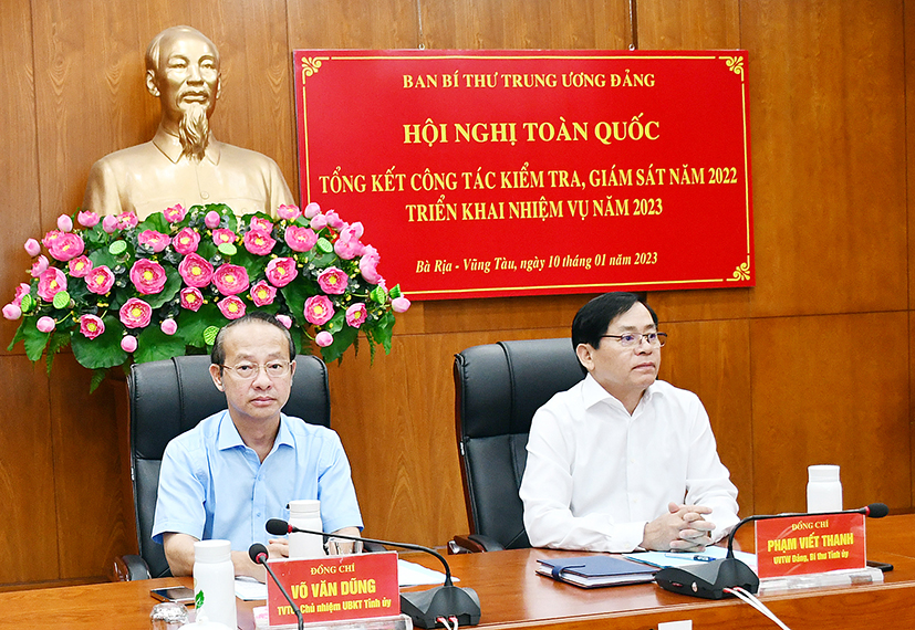 Ông Phạm Viết Thanh, Ủy viên Trung ương Đảng, Bí thư Tỉnh ủy, Chủ tịch HĐND tỉnh và ông Võ Văn Dũng, Ủy viên Ban Thường vụ Tỉnh ủy, Chủ nhiệm UBKT Tỉnh ủy tham dự hội nghị tại điểm cầu Tỉnh ủy Bà Rịa - Vũng Tàu.