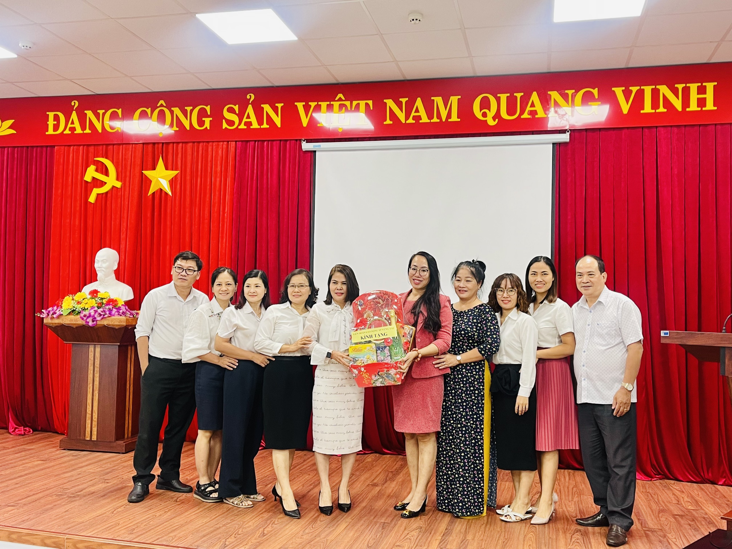 LĐLĐ TP.Vũng Tàu tổ chức 3 đoàn đến thăm và chúc tết tại 51 đơn vị, DN trên địa bàn