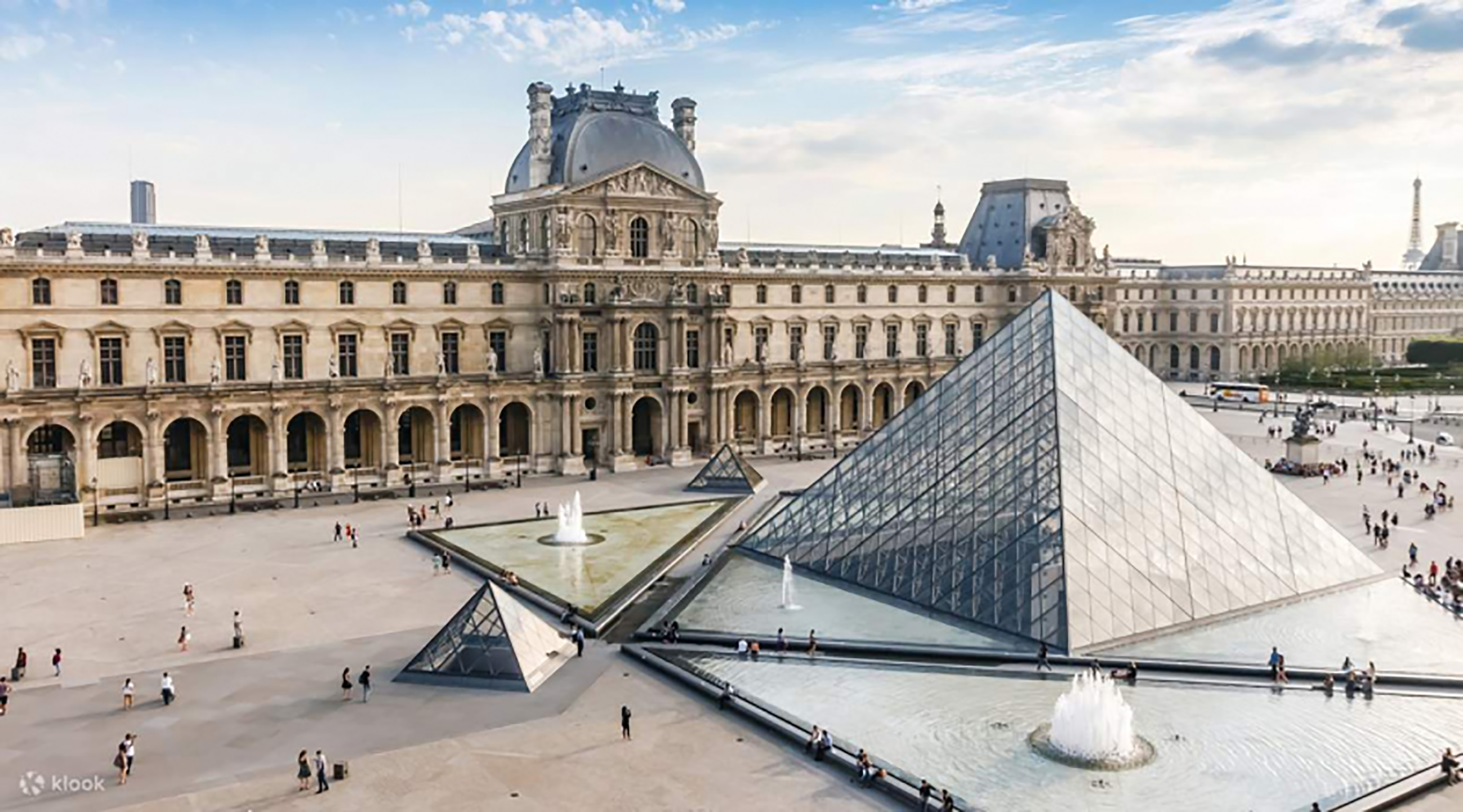 Bảo tàng Louvre là một công trình độc đáo cả về kiến trúc lẫn nghệ thuật trưng bày.