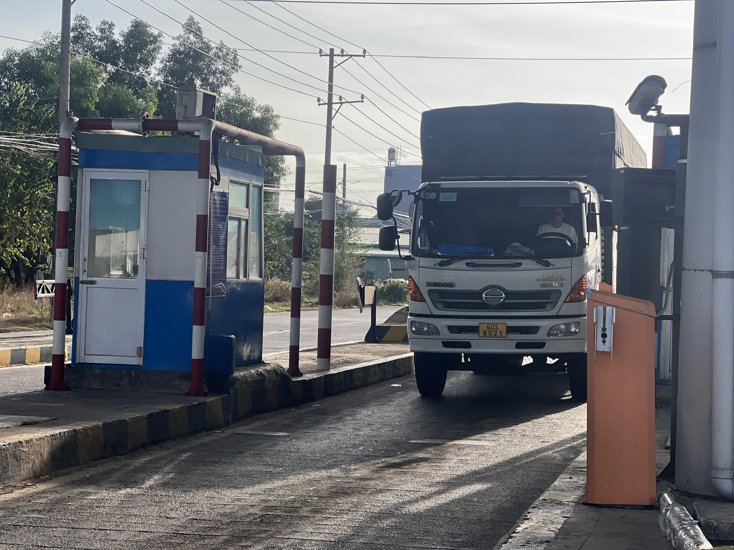 Các thanh chắn tại Trạm thu phí T3 đã được tháo bỏ.