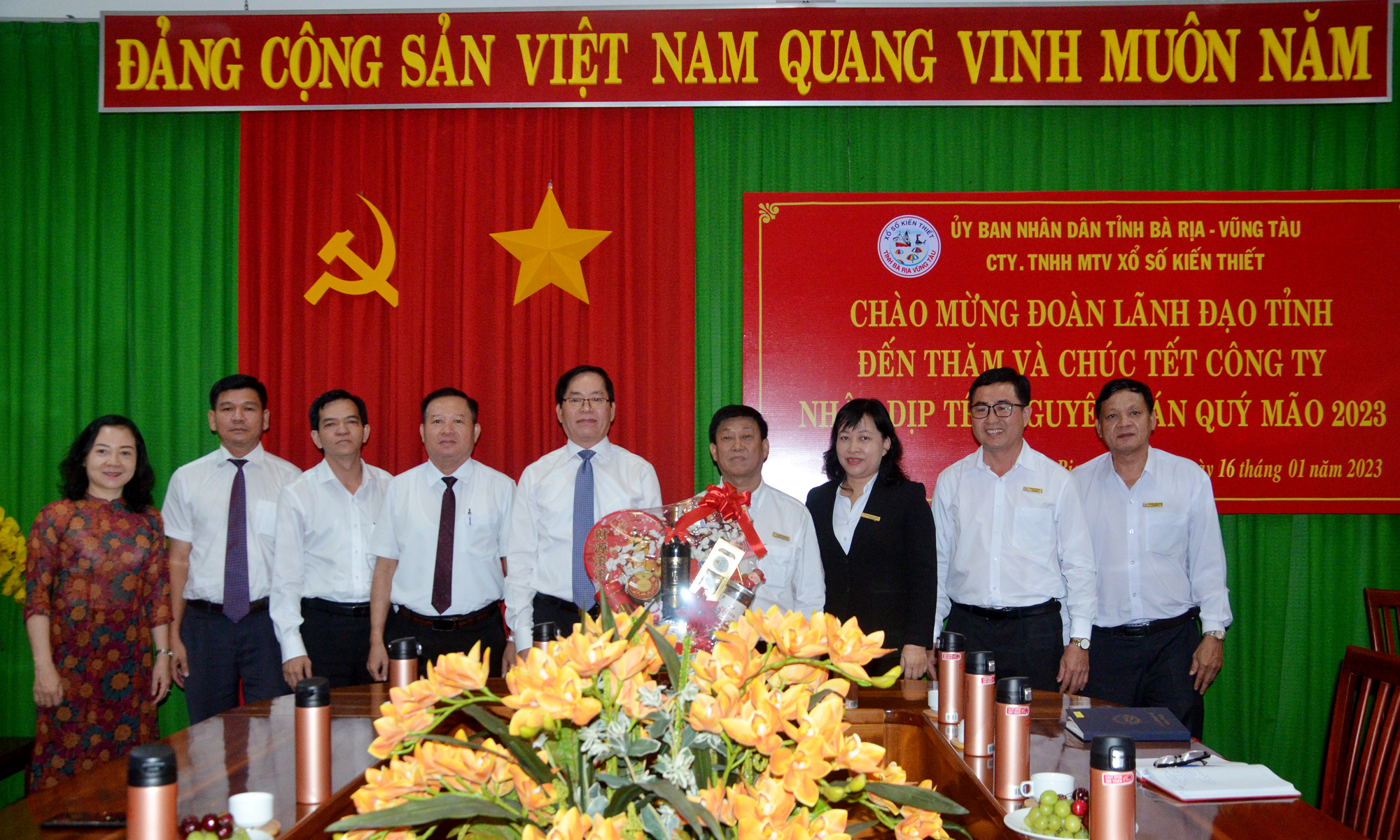 Ông Phạm Viết Thanh, Ủy viên Trung ương Đảng, Bí thư Tỉnh ủy, Chủ tịch HĐND tỉnh thăm và chúc tết Công ty TNHH MTV Xổ số kiến thiết tỉnh Bà Rịa - Vũng Tàu.