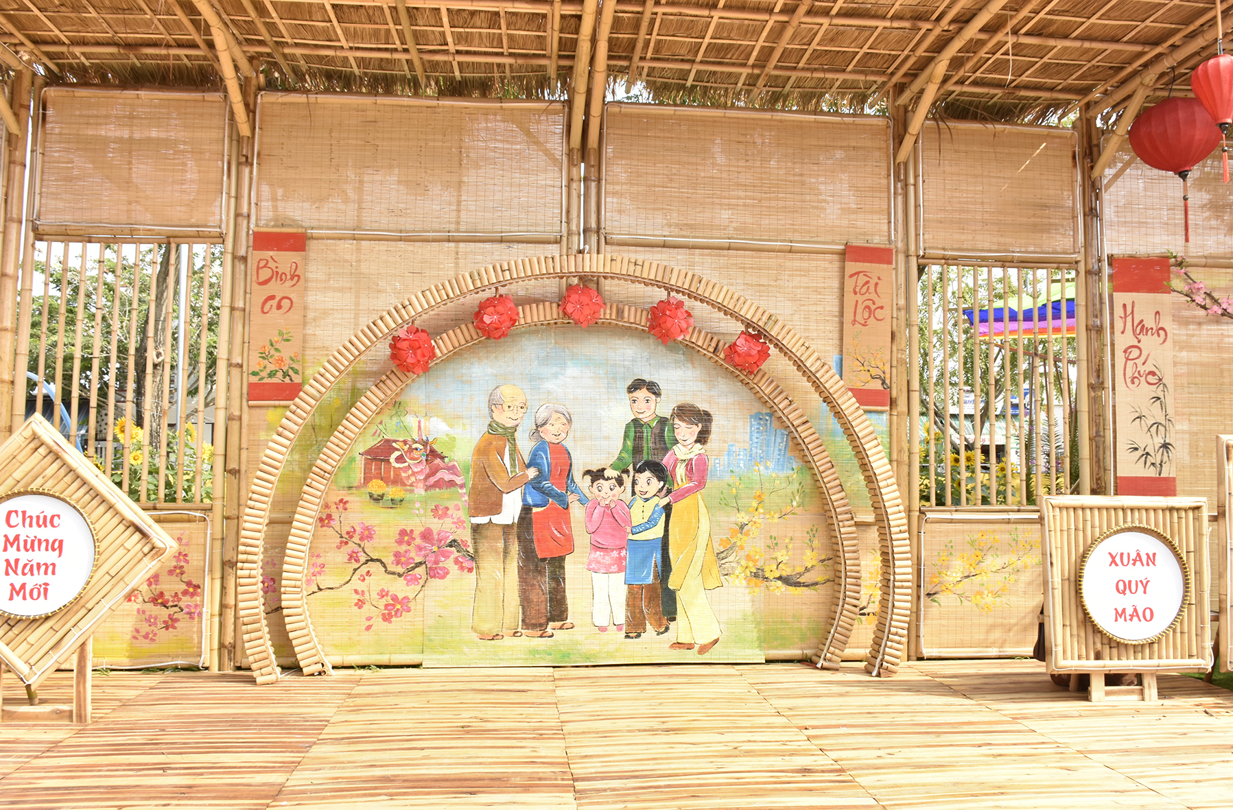 Mái nhà tranh vách nứa, con cháu chúc Tế ông bà tái hiện tại Đường hoa