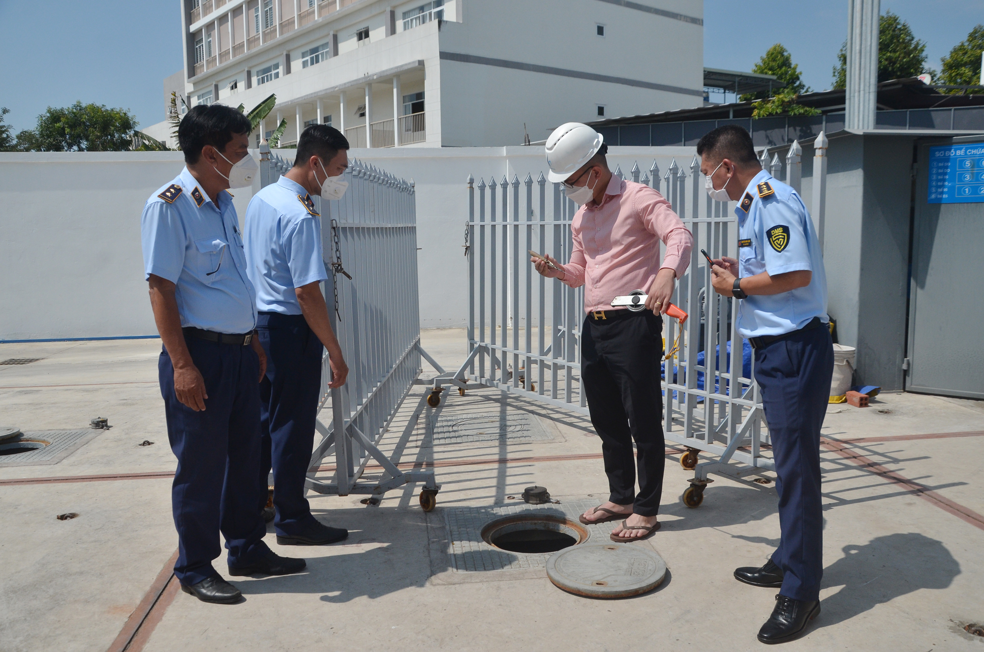 Lực lượng QLTT tỉnh giám sát kinh doanh xăng dầu trên địa bàn TP. Bà Rịa.