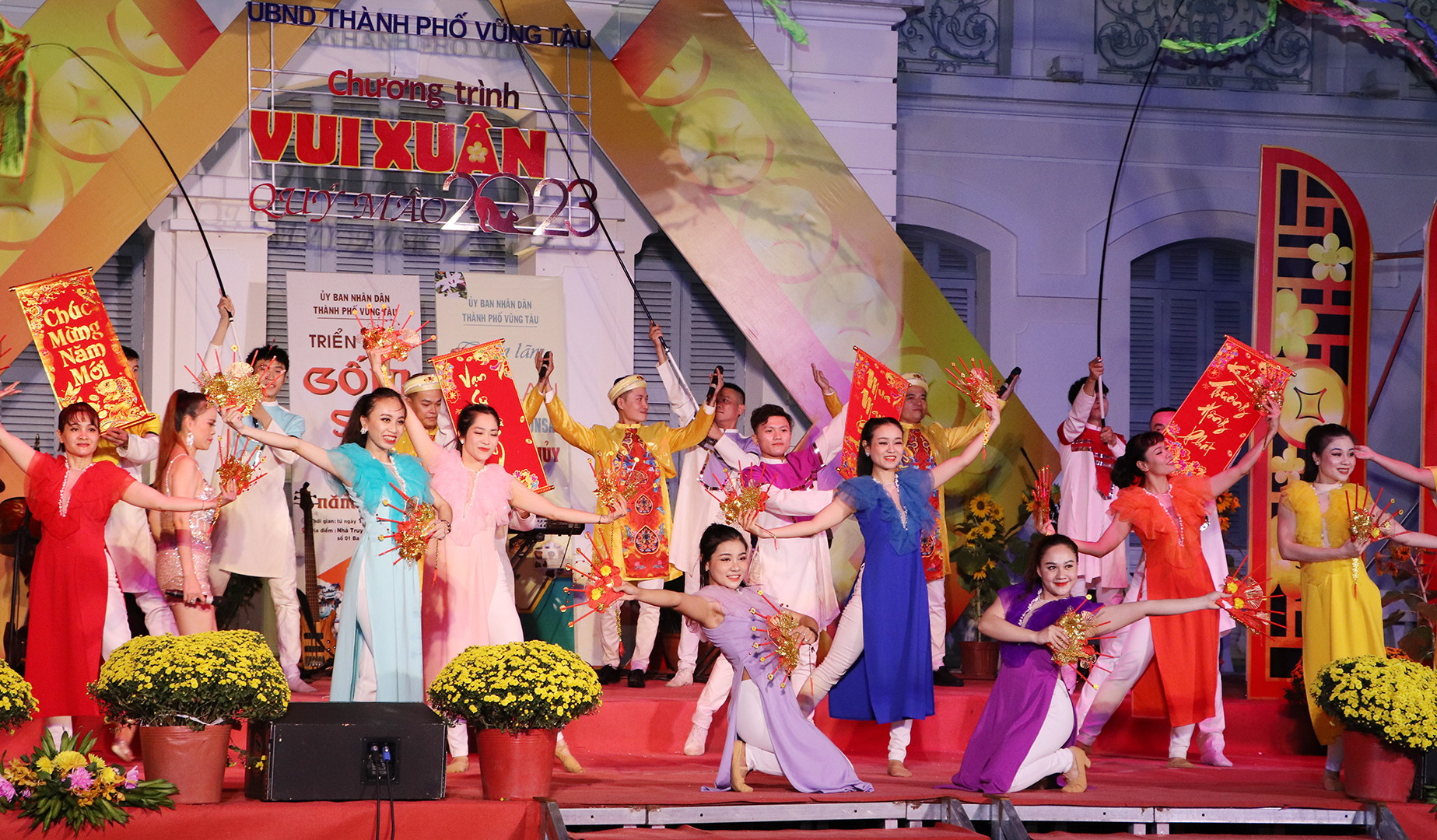 Tiết mục hát múa 