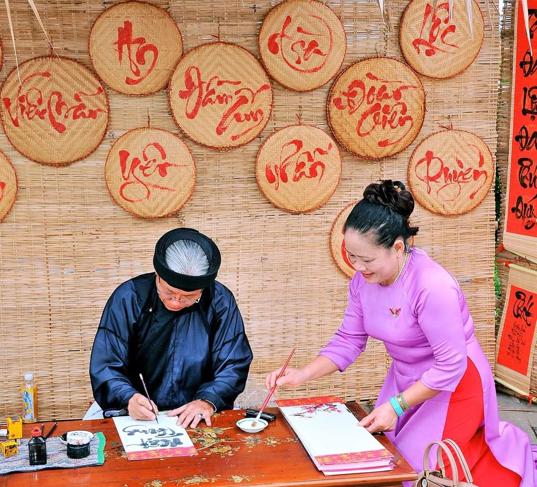 Xin chữ đầu năm cầu mong một năm sung túc.