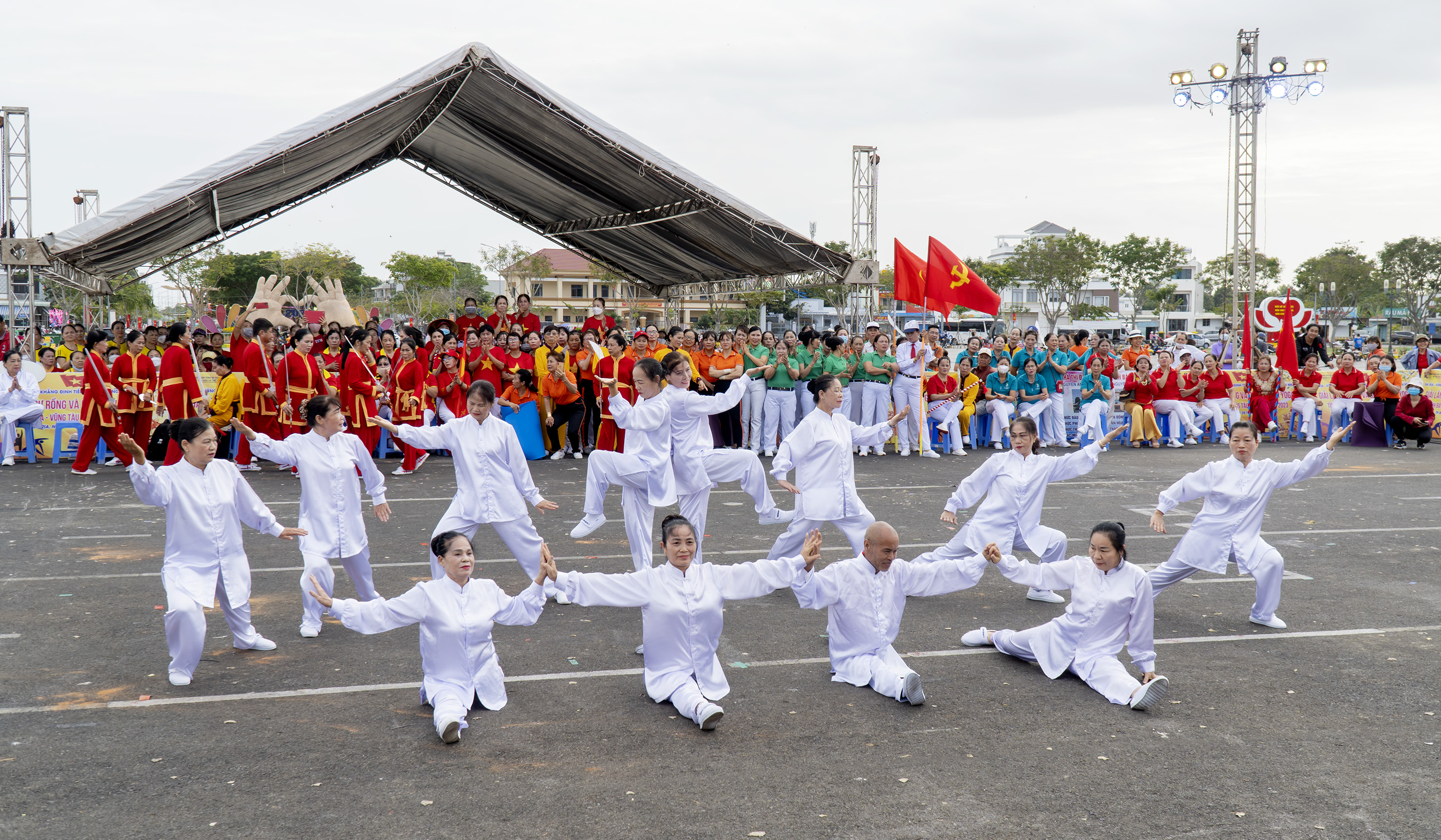 Đội Thể dục dưỡng sinh TP. Vũng Tàu thi đấu tại giải.