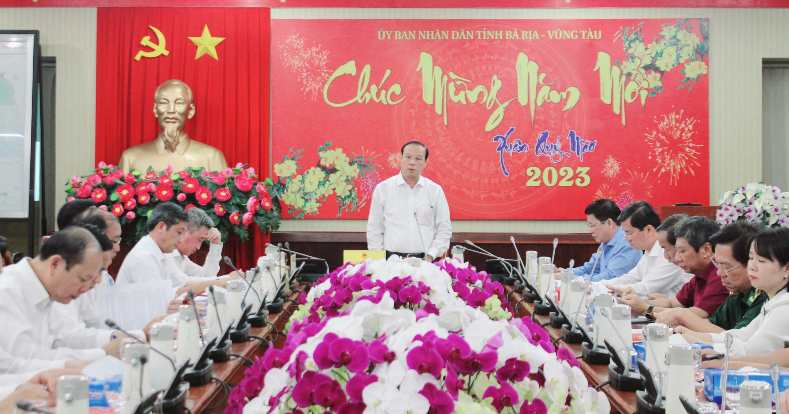 Ông Nguyễn Văn Thọ, Chủ tịch UBND tỉnh đánh giá cao nỗ lực của các sở, ngành, địa phương trong công tác tổ chức Tết Nguyên đán năm 2023.