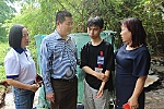 Nhặt chữ cho con từ gánh ve chai...