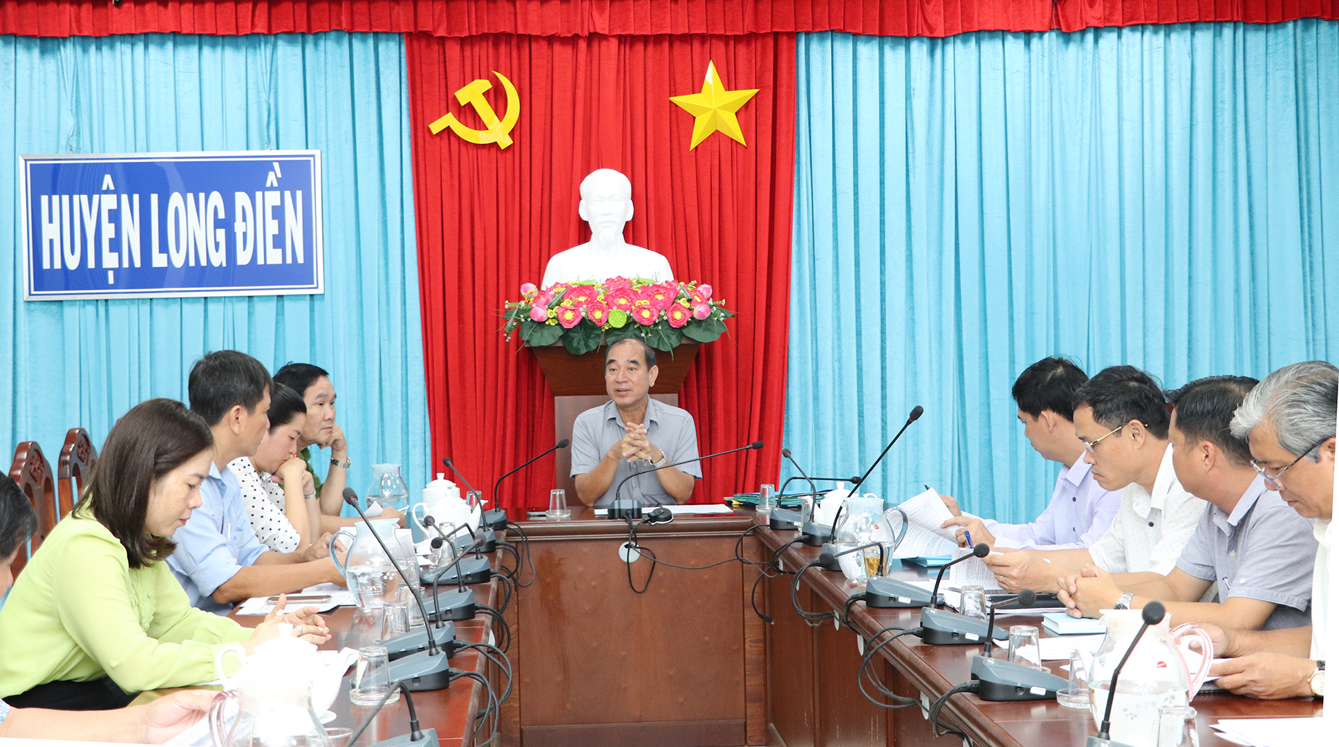 Ông Lâm Văn Hồng, Chủ tịch UBND huyện Long Điền yêu cầu nâng cao chỉ số CCHC.