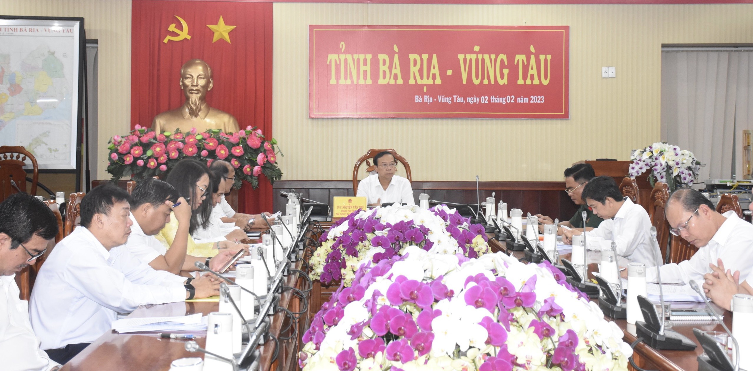 Ông Nguyễn Văn Thọ, Chủ tịch UBND tỉnh cùng các đại biểu tham dự cuộc họp tại điểm cầu  tỉnh Bà Rịa - Vũng Tàu.