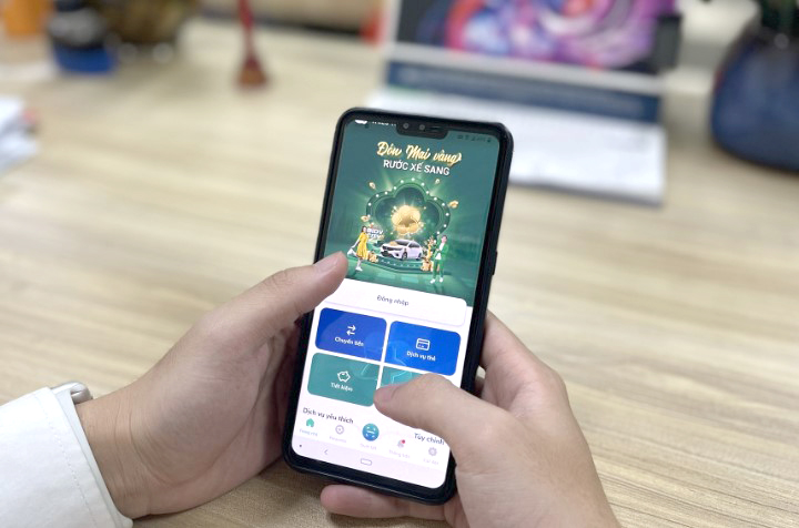 Người dân cần cẩn thận khi thực hiện chuyển tiền bằng hình thức Internet Banking để tránh những rắc rối về sau.