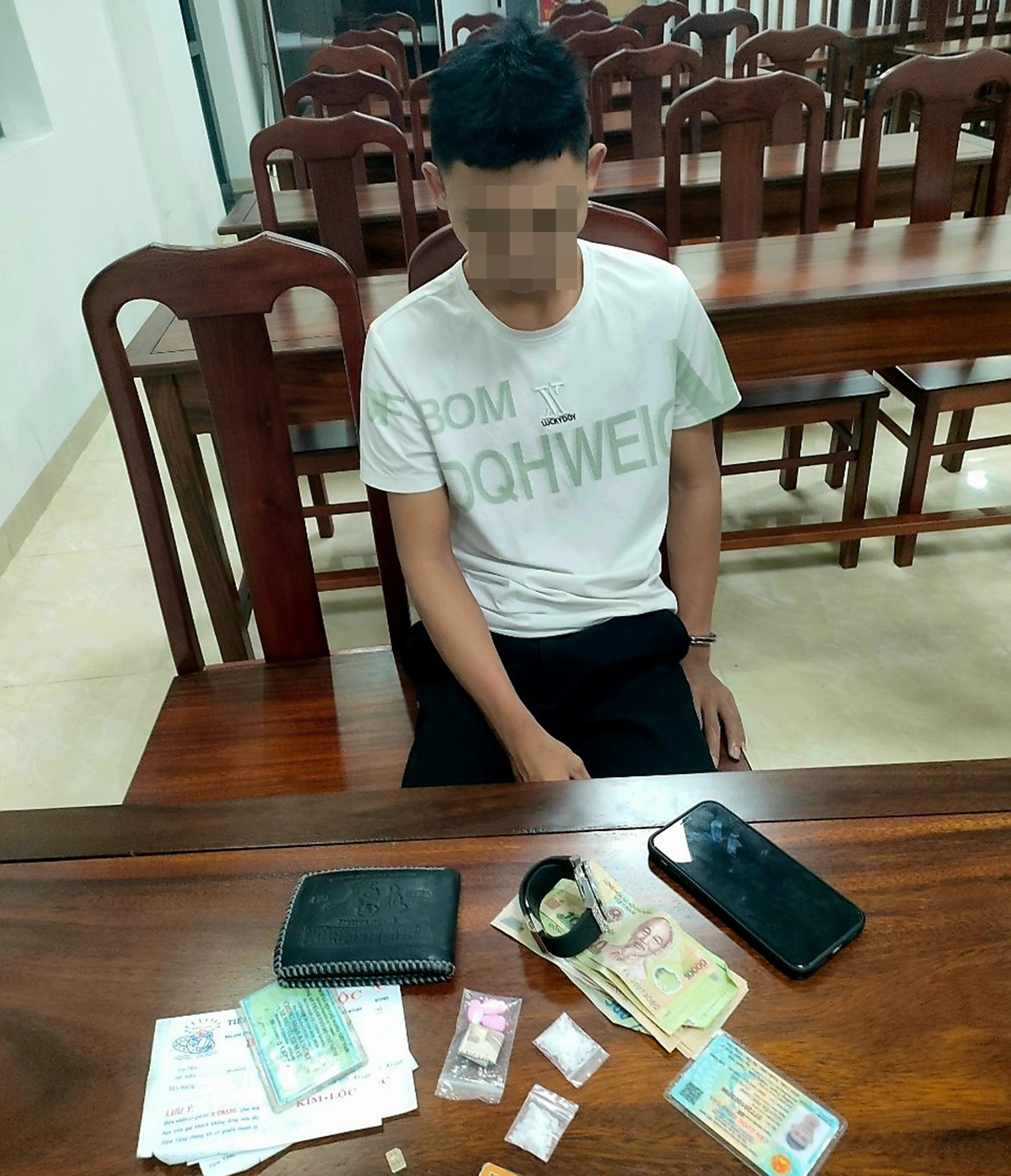 Nam bị bắt cùng tang vật
