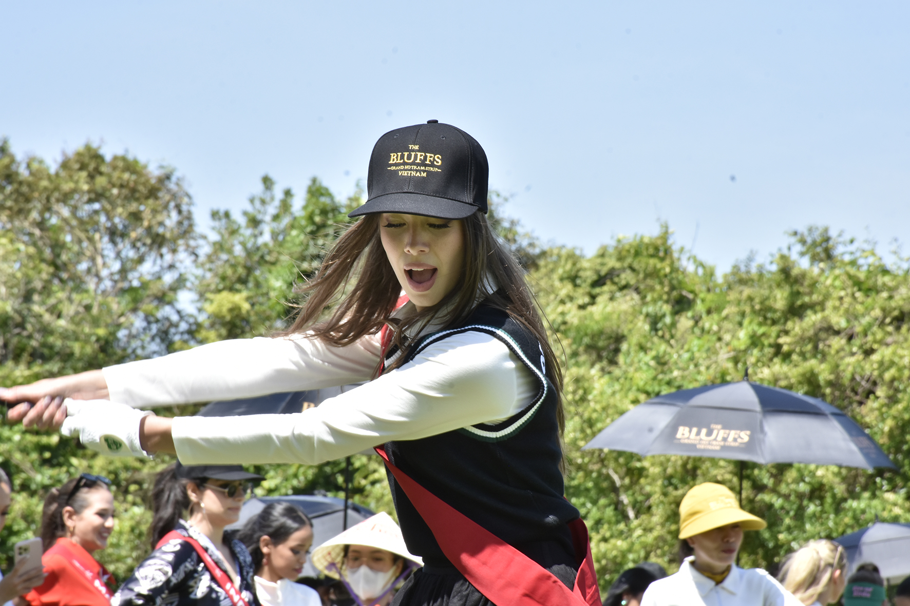 Miss Charm Chile - Anahi Hormazabal Garay giành giải golfer có tư thế phát bóng đẹp nhất