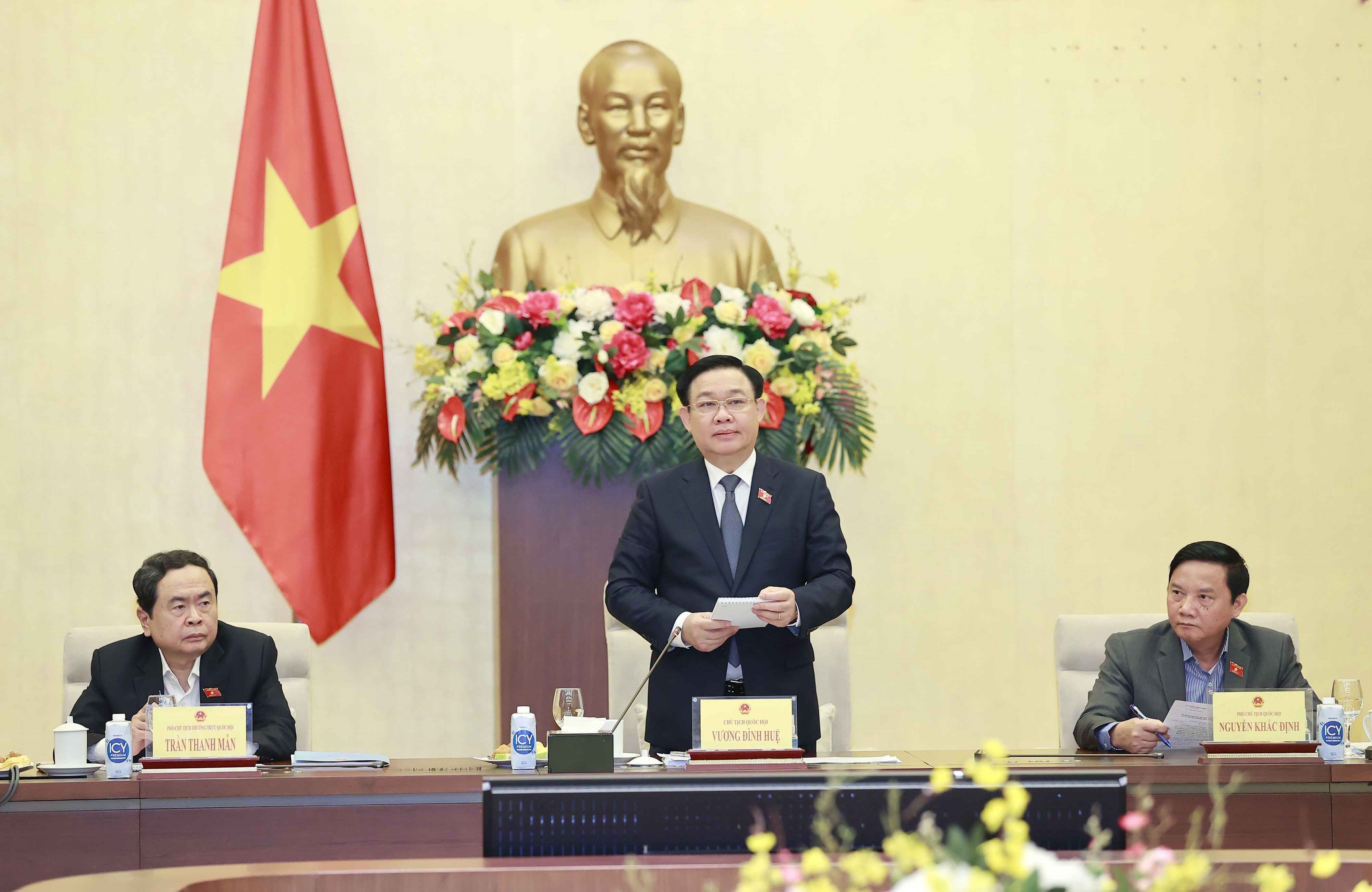 Chủ tịch Quốc hội Vương Đình Huệ phát biểu tại buổi làm việc. Ảnh: DOÃN TẤN