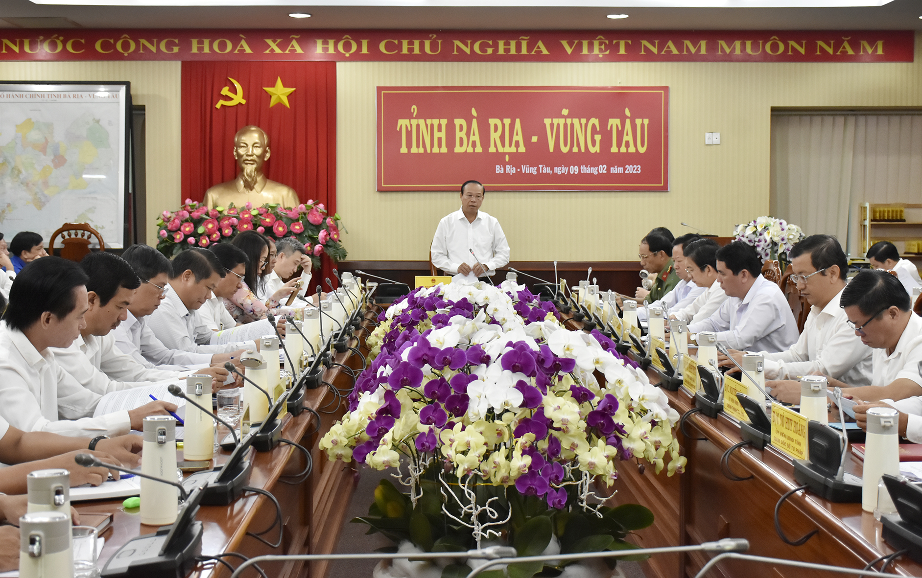 Ông Nguyễn Văn Thọ, Chủ tịch UBND tỉnh chủ trì cuộc họp thường kỳ tháng 1/2023
