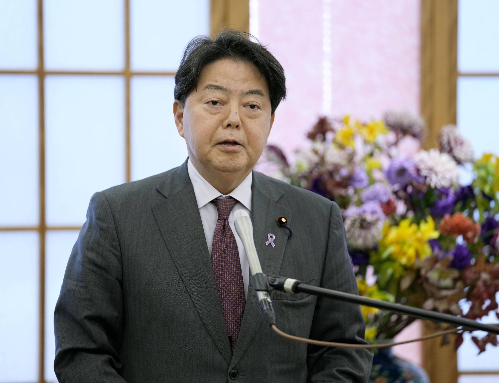 Ngoại trưởng Nhật Bản Yoshimasa Hayashi.