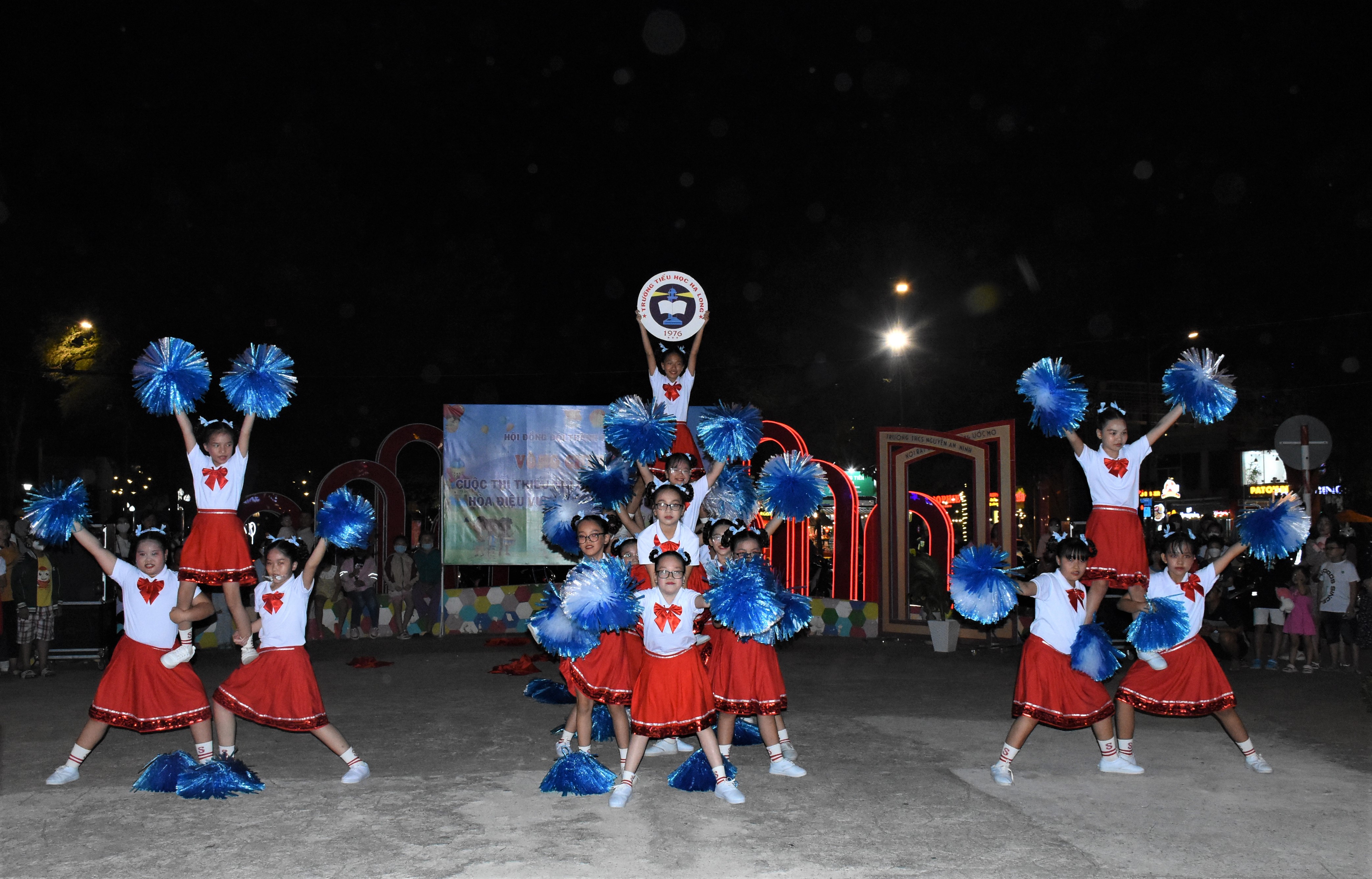 Liên đội Trường TH Hạ Long trình diễn tại vòng chung kết cuộc thi.